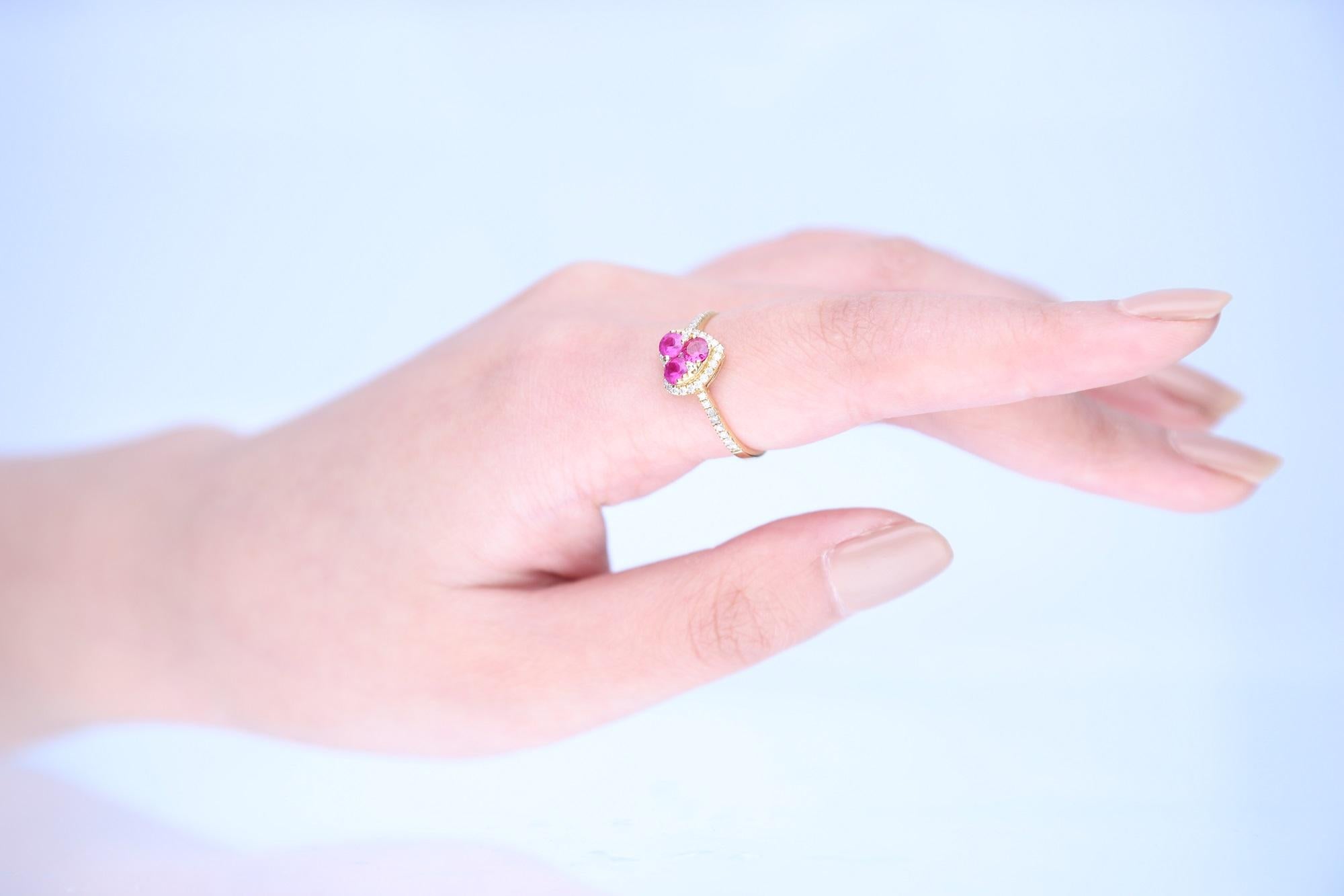 Art Deco 0.65 Carat Round Cut Ruby and Round Diamond 18 Karat Yellow Gold Ring