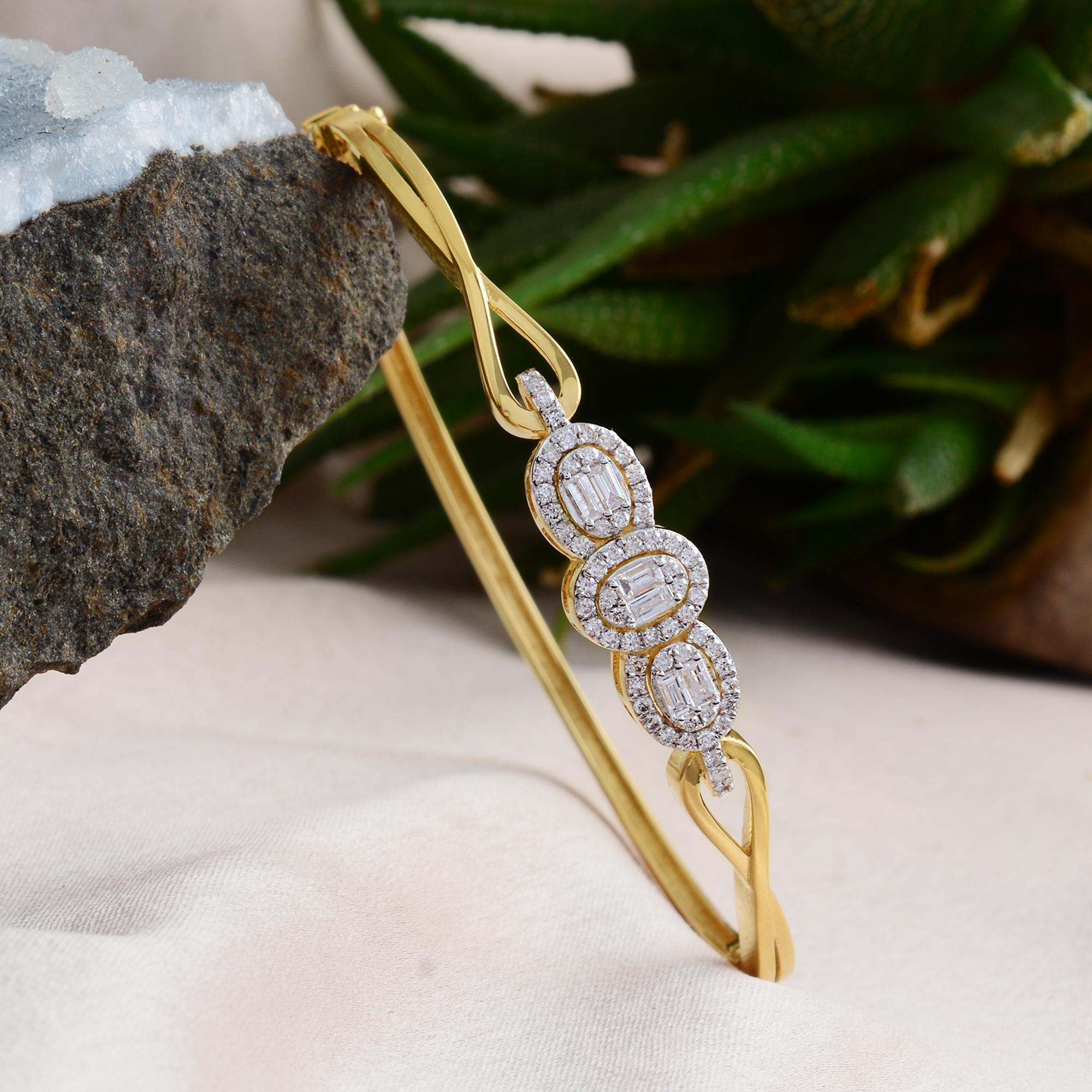 Modern 0.65 Carat SI/HI Baguette Round Diamond Bangle Bracelet 18 Karat Yellow Gold For Sale