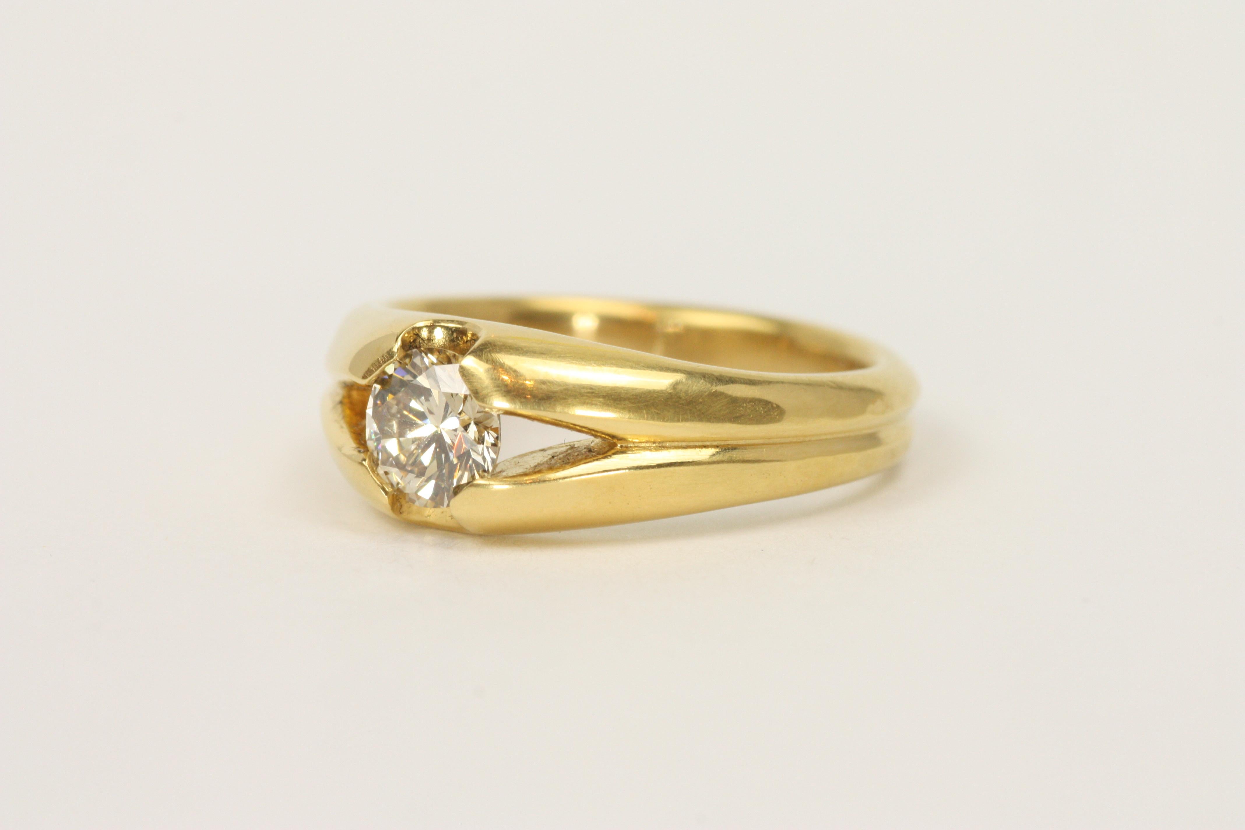 0.65 Carat Split-Shank 22K Solitaire Engagement Ring Natural Round Diamond For Sale 1