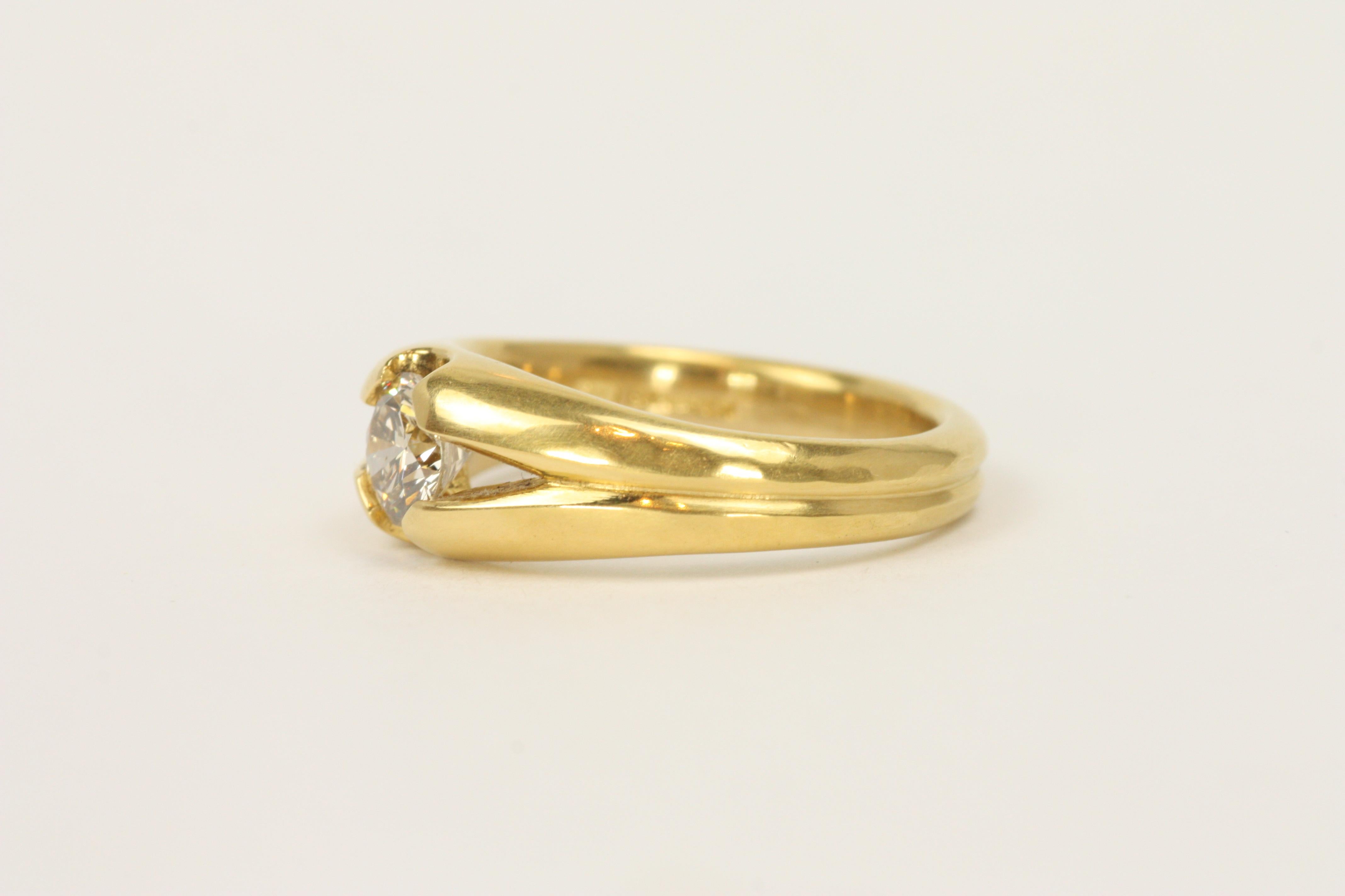 0.65 Carat Split-Shank 22K Solitaire Engagement Ring Natural Round Diamond For Sale 2