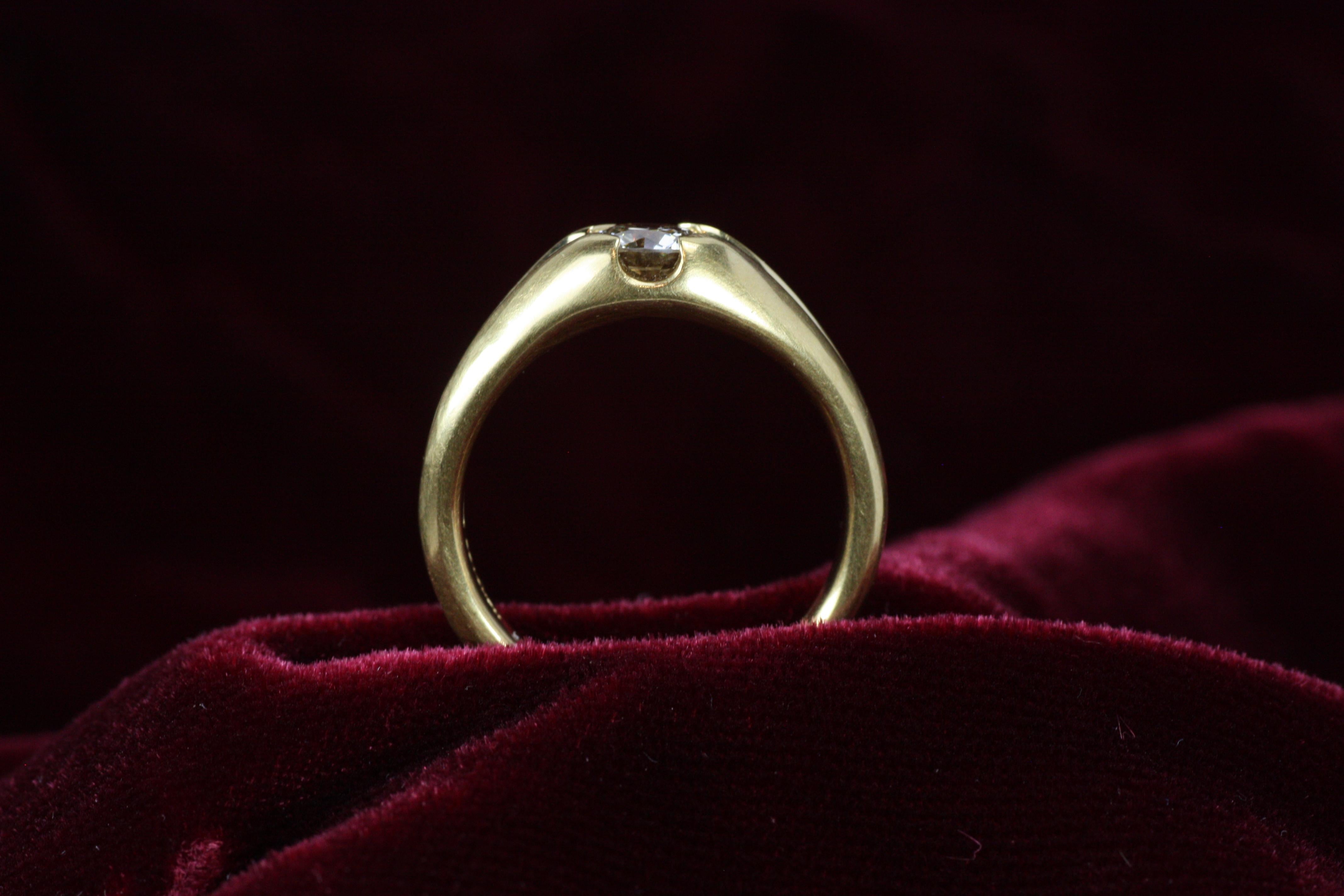 Women's 0.65 Carat Split-Shank 22K Solitaire Engagement Ring Natural Round Diamond For Sale