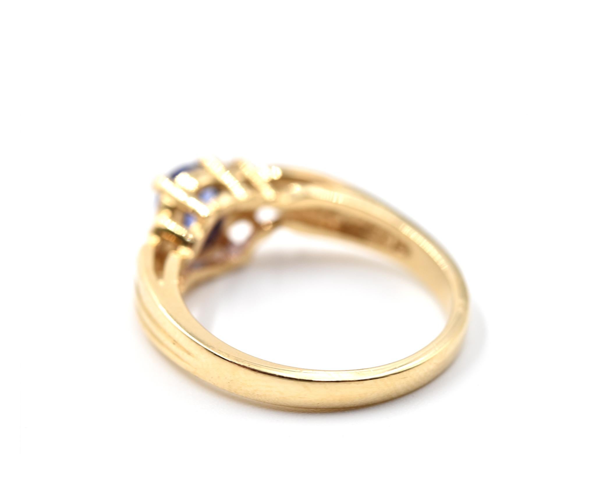 0.65 Carat Tanzanite and Diamond 14 Karat White Gold Ring In Excellent Condition In Scottsdale, AZ
