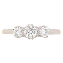 0,65 Karat Diamant-Verlobungsring mit drei Steinen im Übergangsschliff, ca. 1940er Jahre