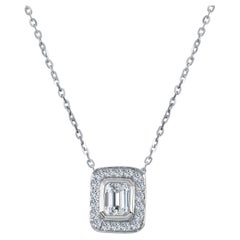 Pendentif en or blanc 18 carats avec émeraudes et diamants taille ronde de 0,65 carat de poids total 