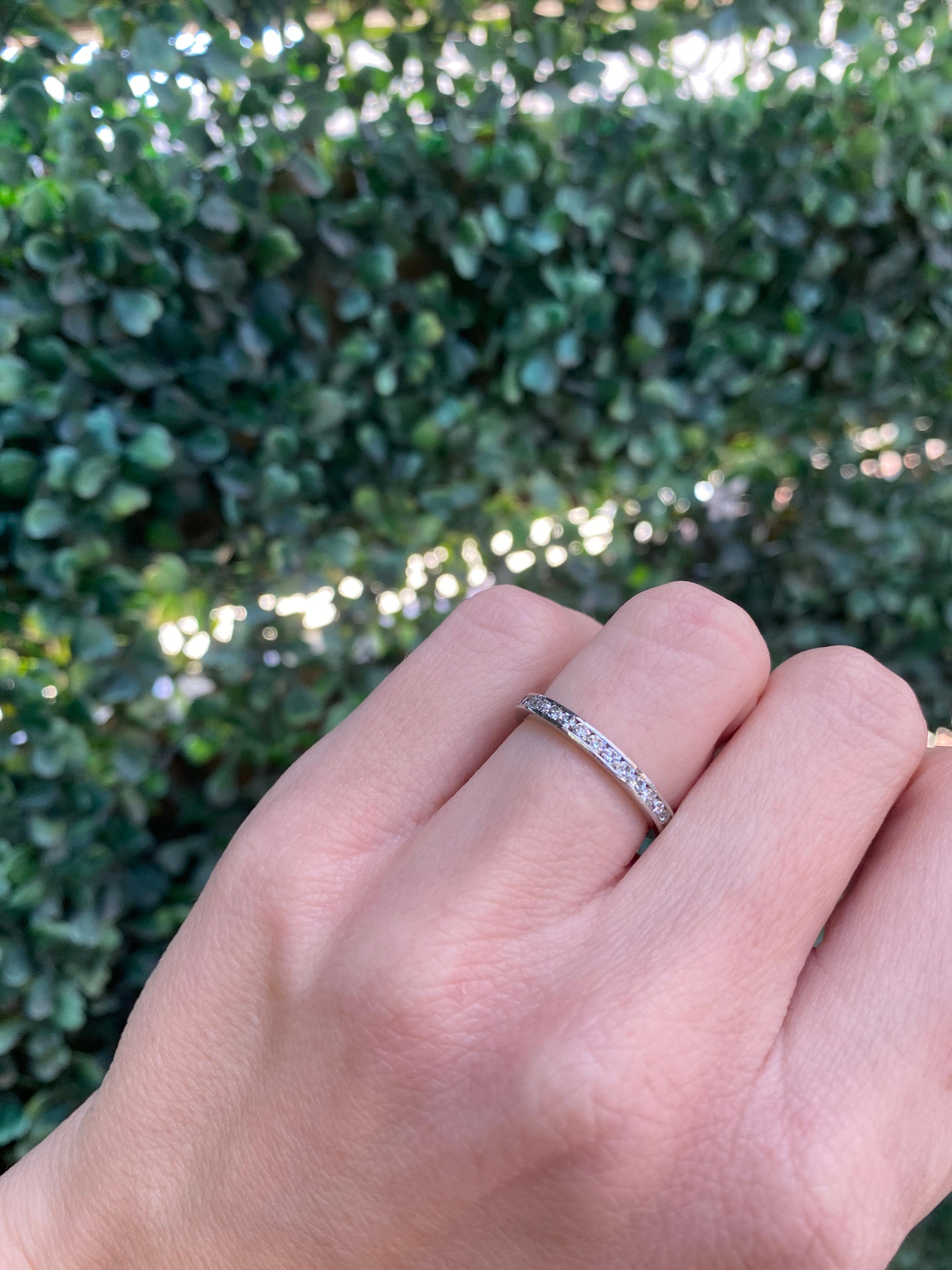 Memoryring, Platin, 0,65 Karat Gesamtgewicht, runder, kanalisierter Diamant 7