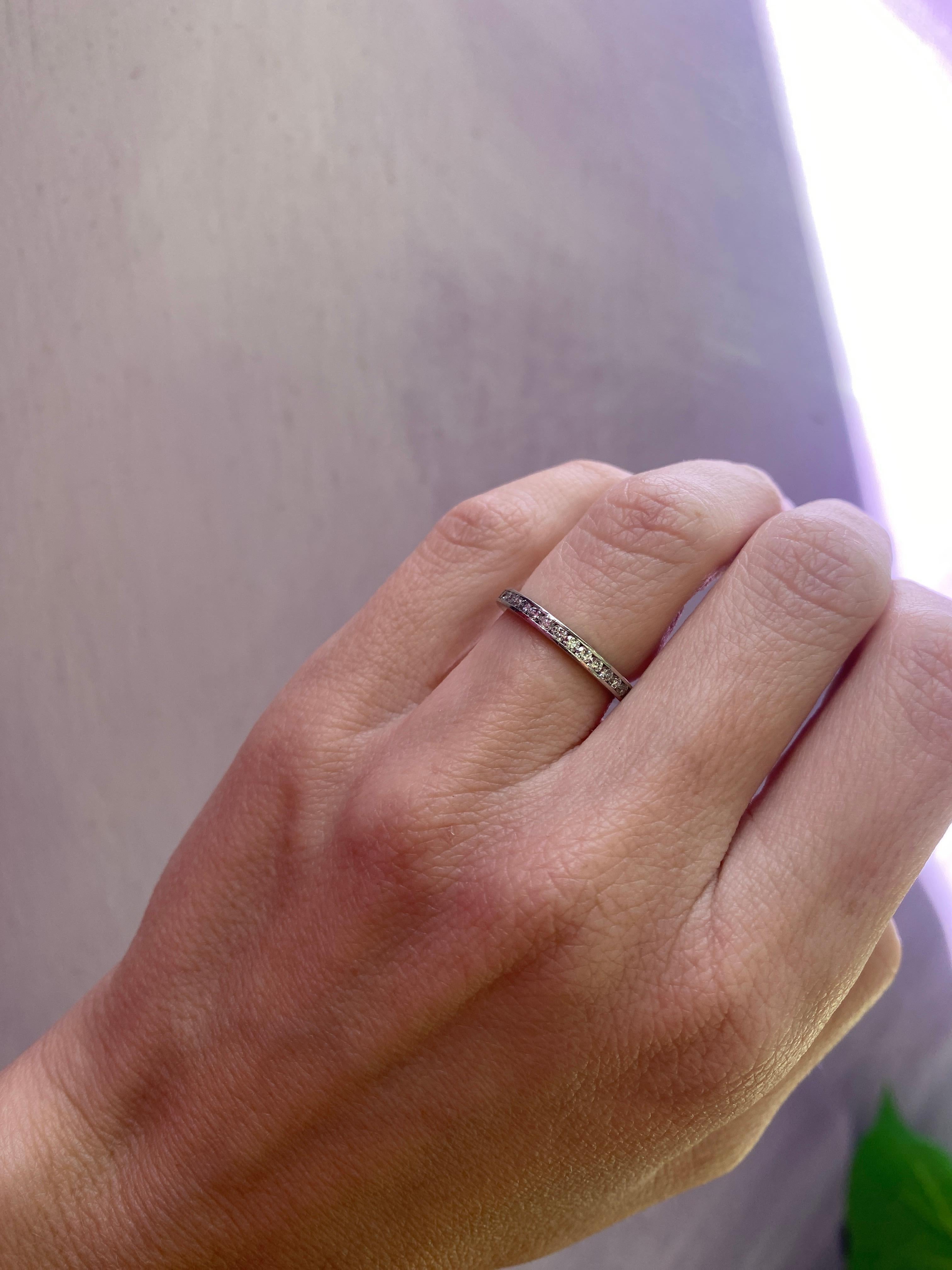 Memoryring, Platin, 0,65 Karat Gesamtgewicht, runder, kanalisierter Diamant 9