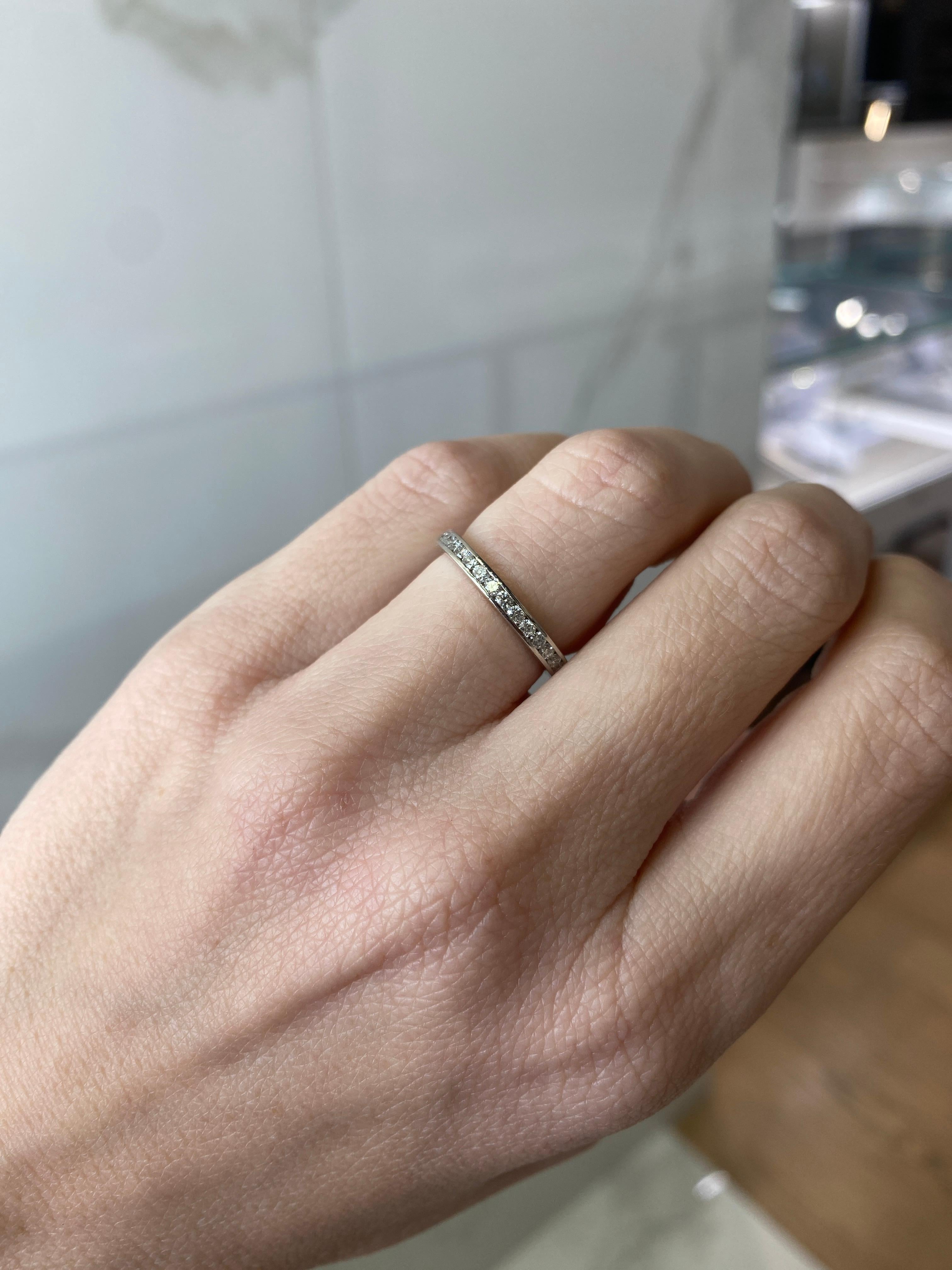 Memoryring, Platin, 0,65 Karat Gesamtgewicht, runder, kanalisierter Diamant 13