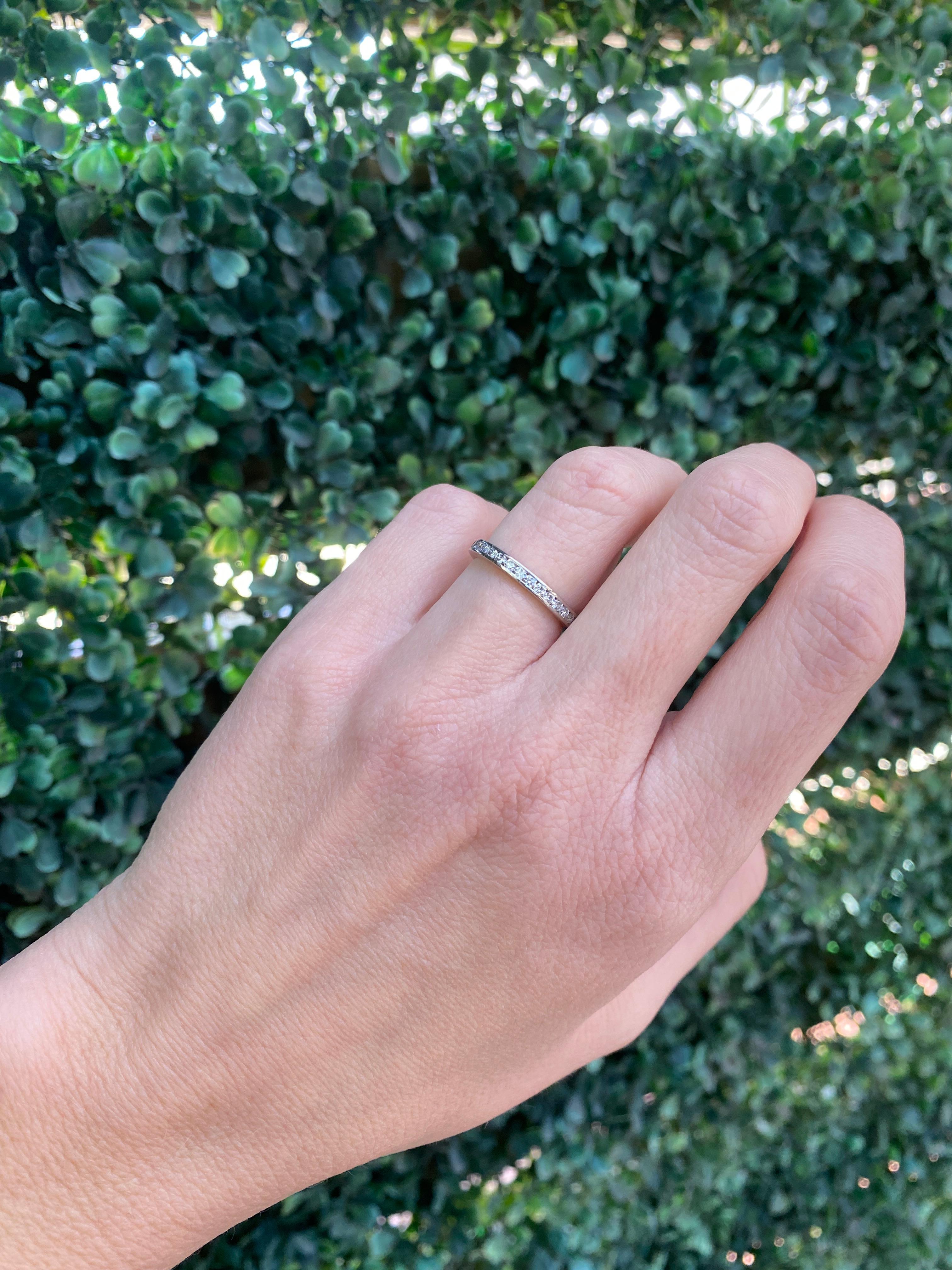 Memoryring, Platin, 0,65 Karat Gesamtgewicht, runder, kanalisierter Diamant 2