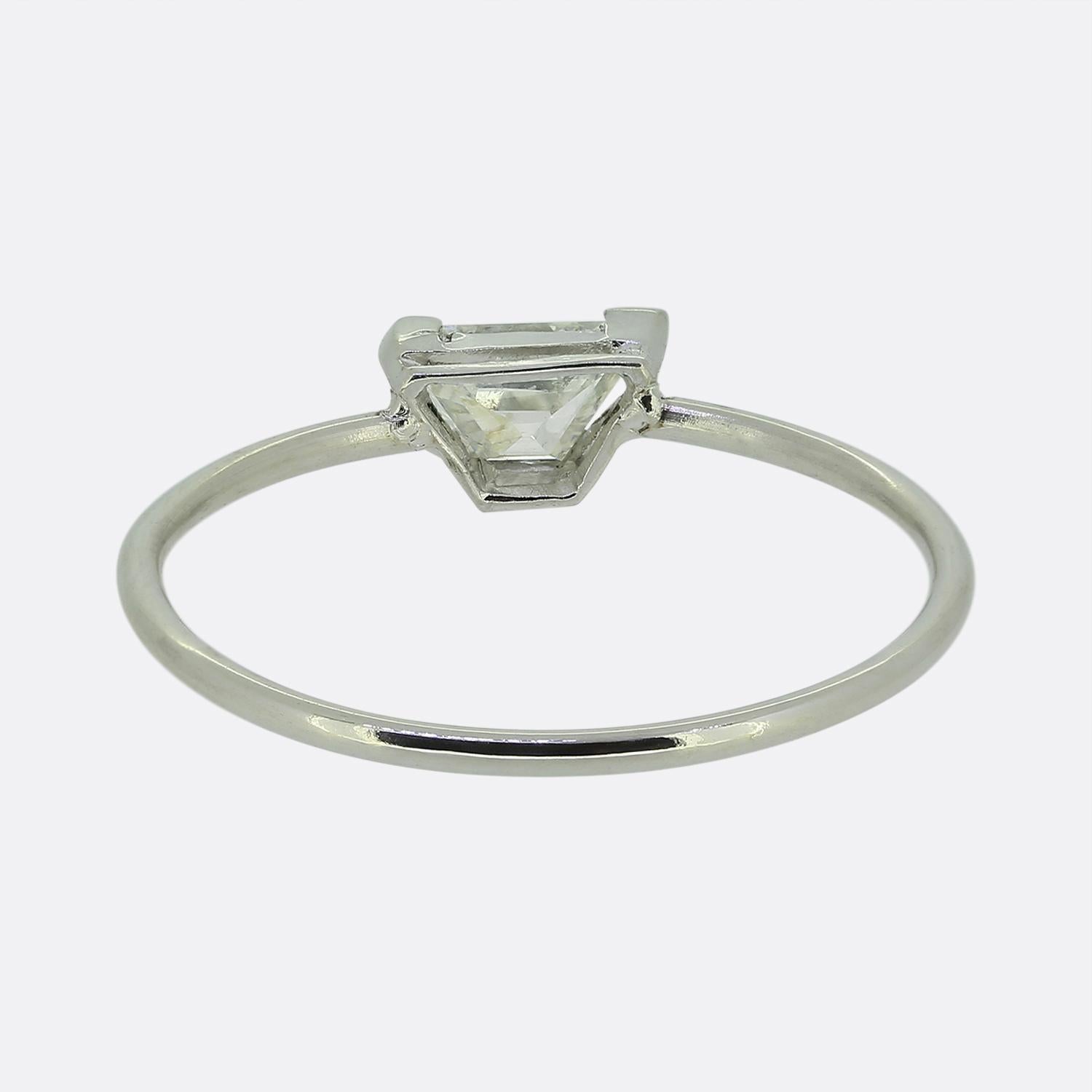 0,65 Karat Diamant Solitär Ring im Trapezschliff für Damen oder Herren im Angebot