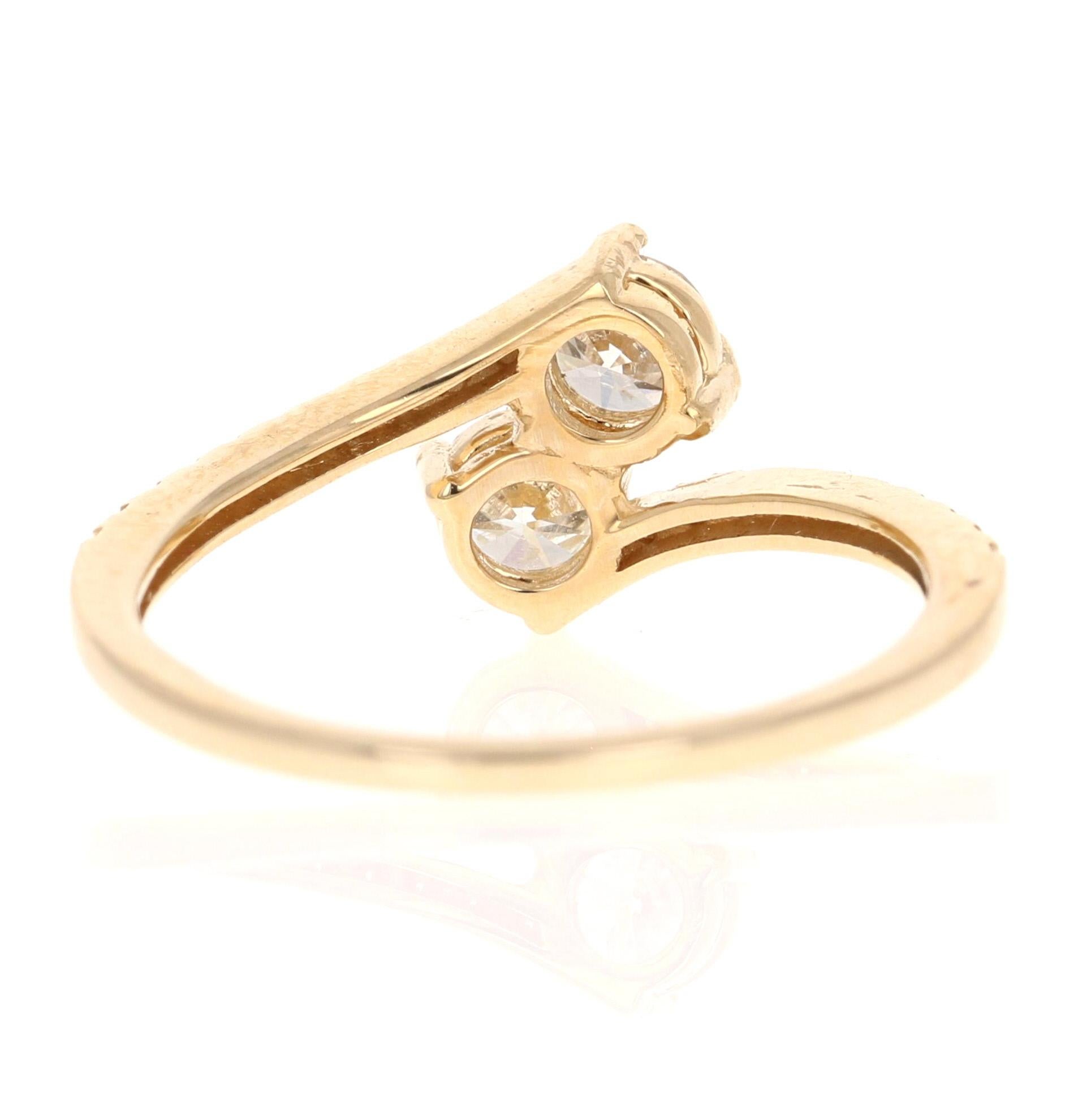 Anillo de diamantes de dos piedras de 0,65 quilates y oro amarillo de 14 quilates Corte redondo en venta