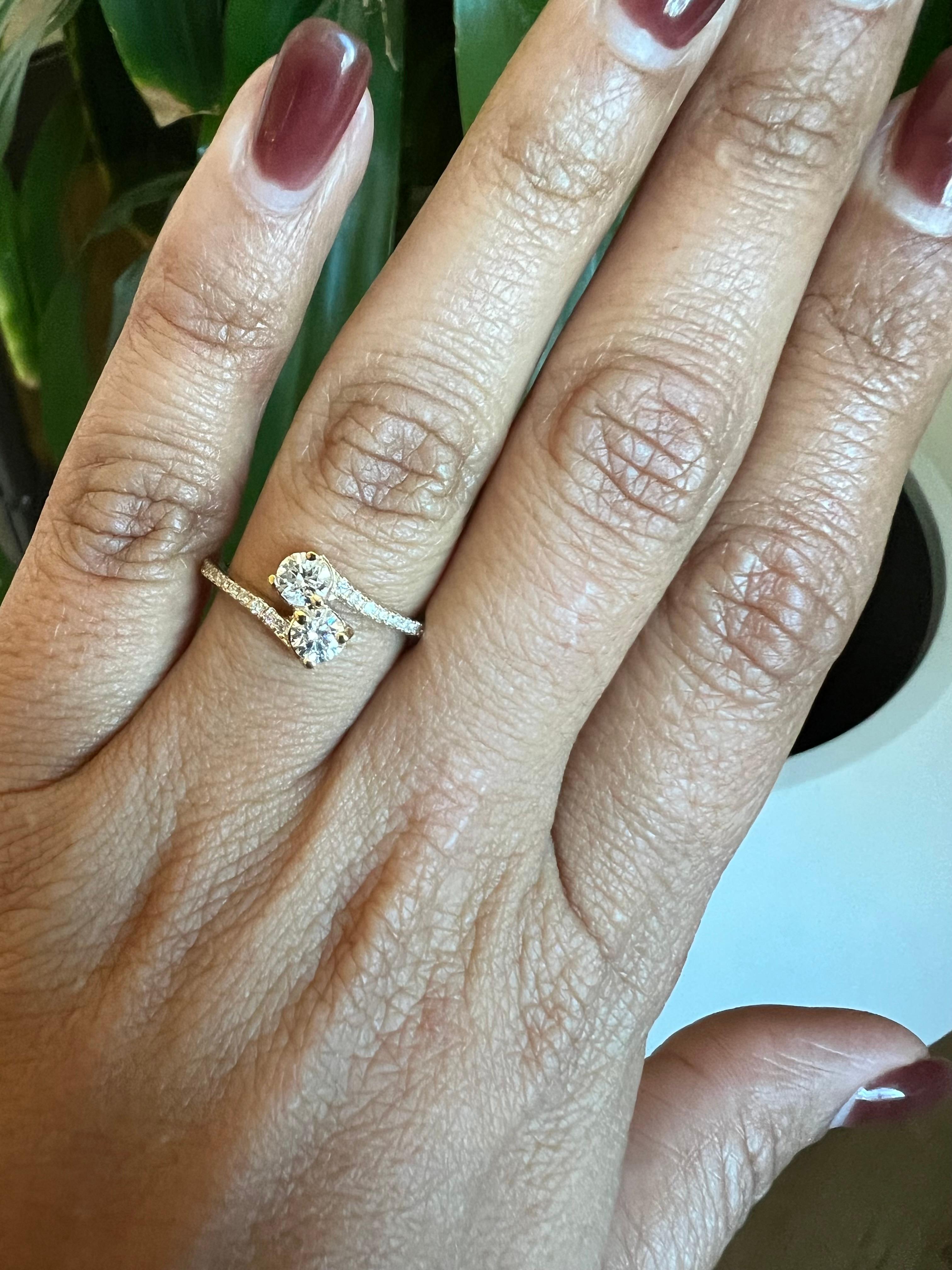 Anillo de diamantes de dos piedras de 0,65 quilates y oro amarillo de 14 quilates en Nuevo estado para la venta en Los Angeles, CA