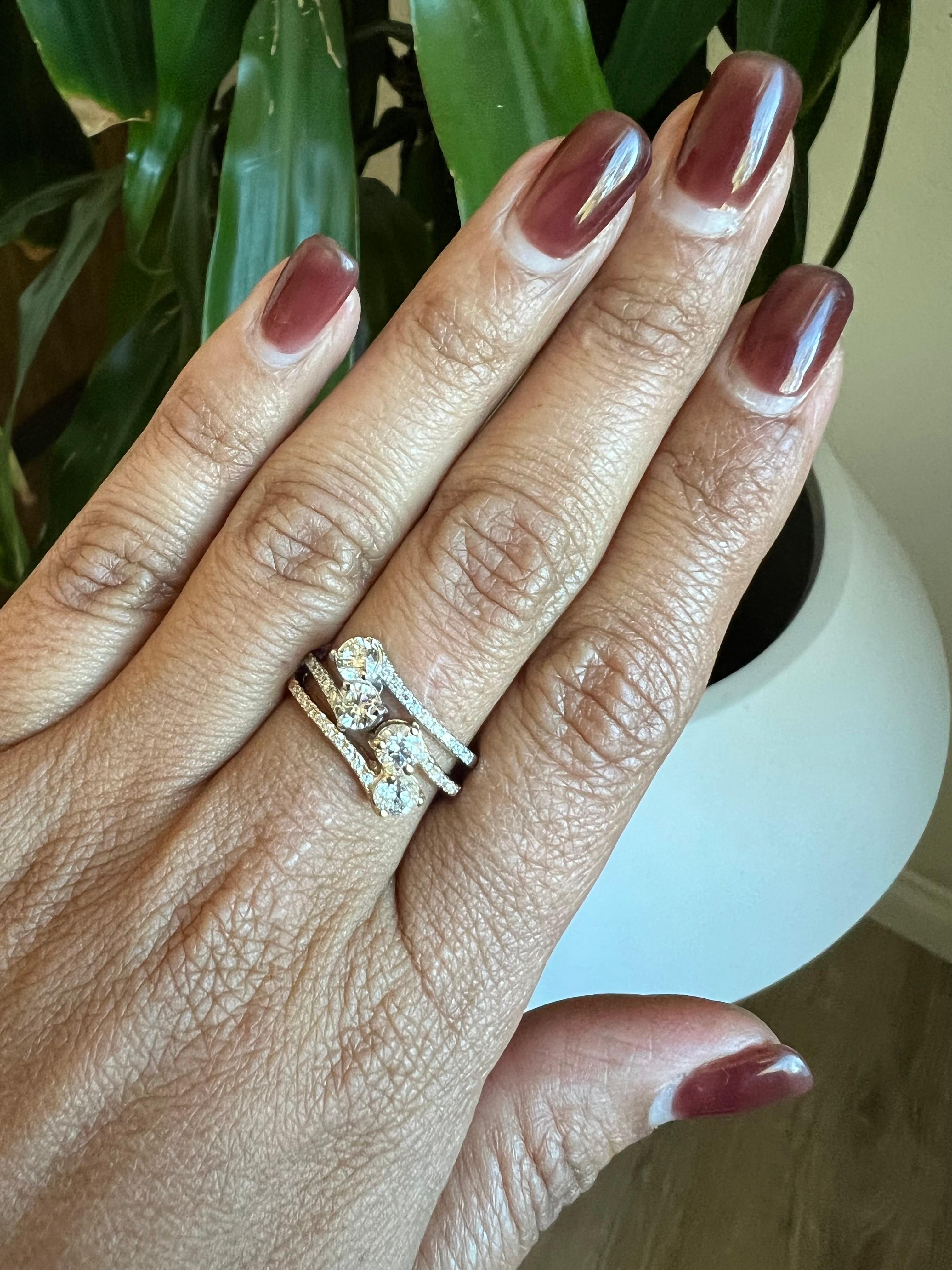 Anillo de diamantes de dos piedras de 0,65 quilates y oro amarillo de 14 quilates en venta 1