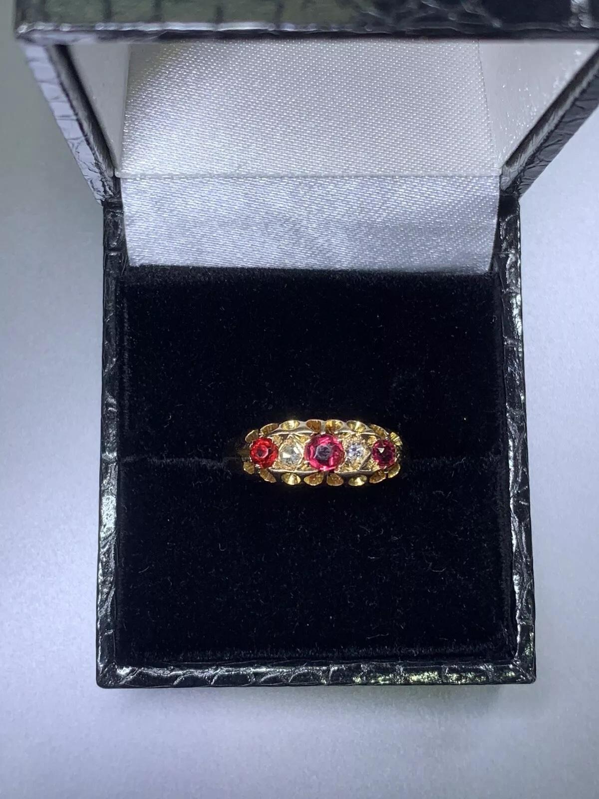 0,65 ct Precioso Anillo Antiguo De Rubí Y Diamantes En Oro Amarillo Rosa De 9 Ct.