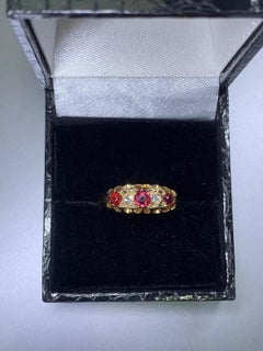0,65ct Beautiful Antique Ruby und Diamanten Vintage Ring In 9ct Yellow Rose Gold.