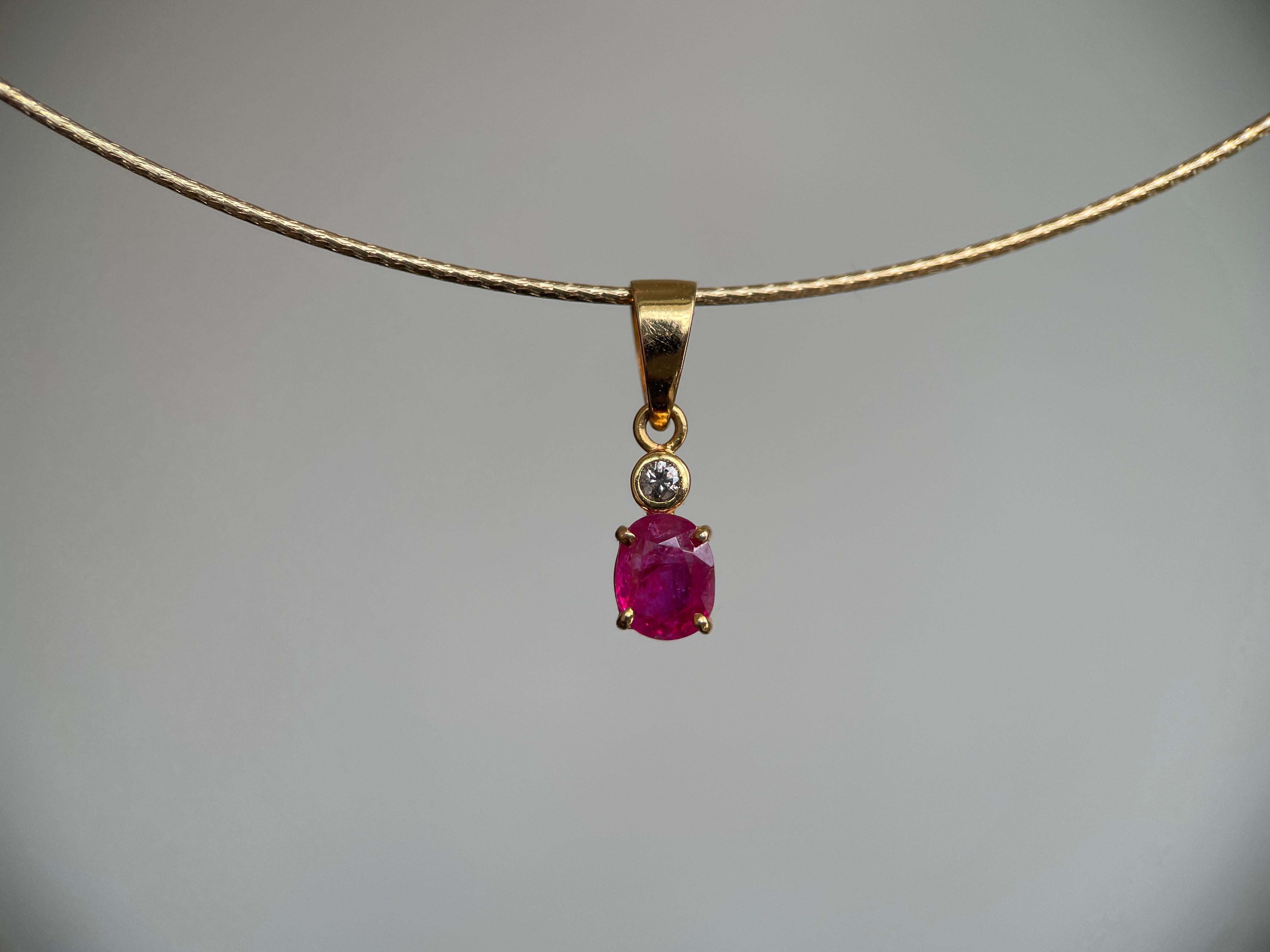 The unheated Burma ruby pendant highlights the natural beauty of the ruby, allowing it to take center stage. Unheated rubies, especially those from Burma, are increasingly rare, as most on the market undergo treatments to enhance their color and