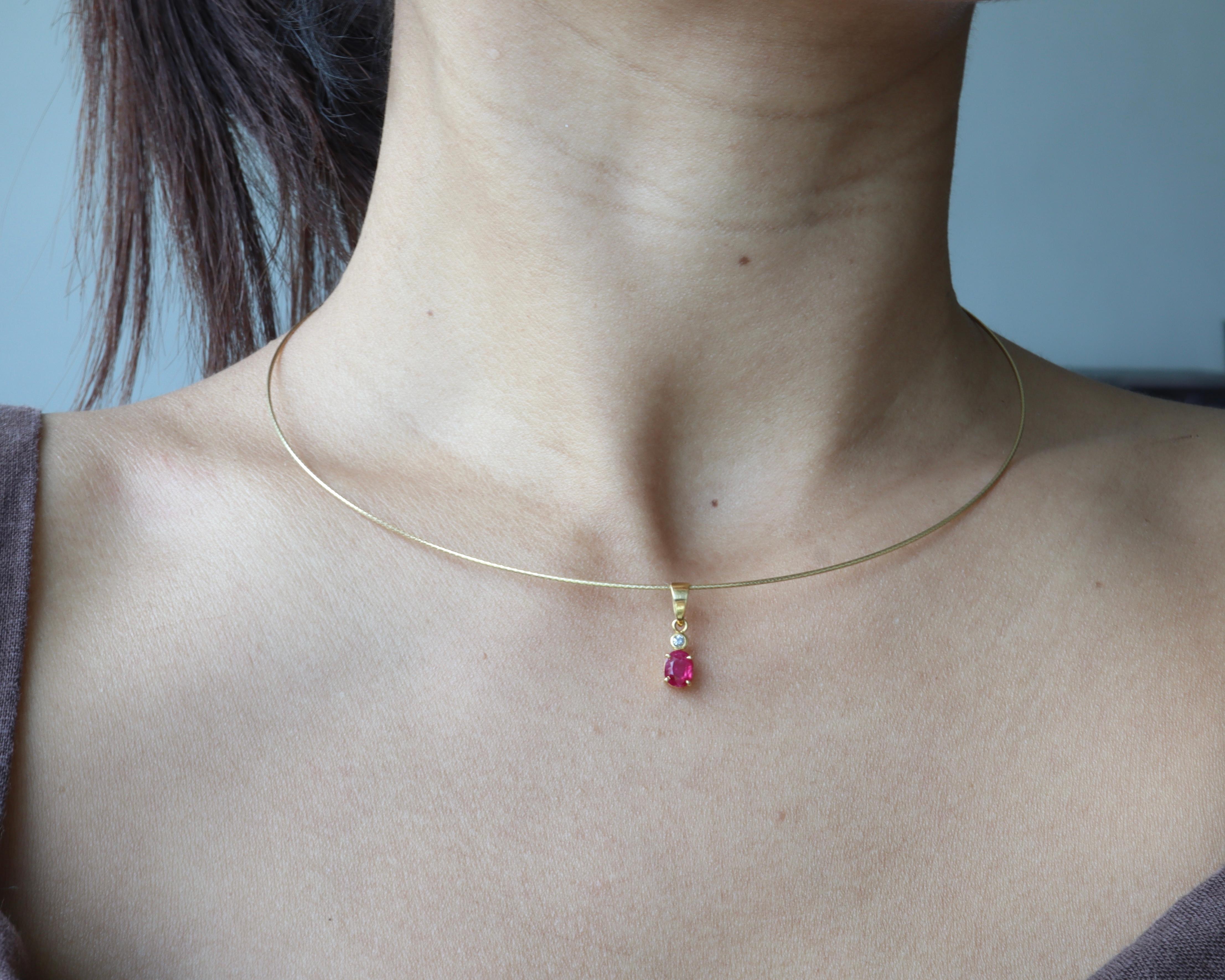 0.65Ct Burmese No Heat Ruby Pendant with natural diamond in 18K gold In New Condition In Singapore, SG