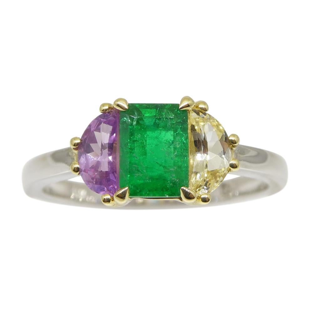 Contemporary 0.65ct Colombian Emerald & Sapphire Ring Set in 18k White and Yellow Gold For Sale