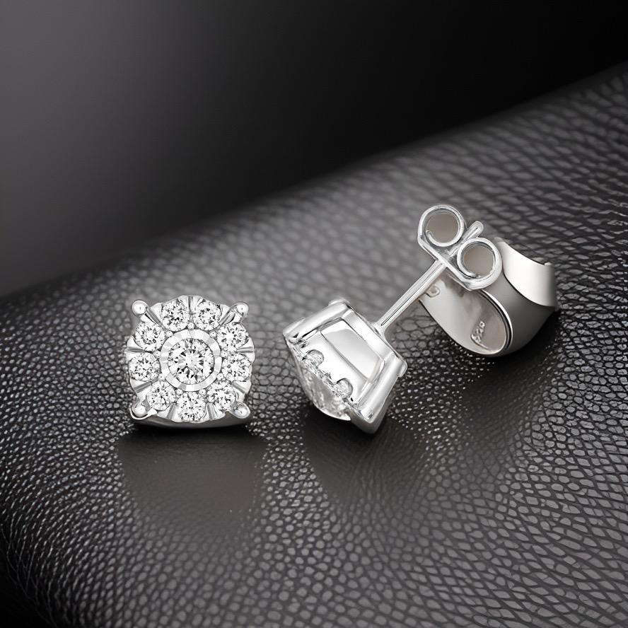 DIAMOND BRILLIANT ILLUSION STUDS

9CT W/G H I1 0.65CT

Weight: 1.9g

Number Of Stones:20

Total Carates:0.650