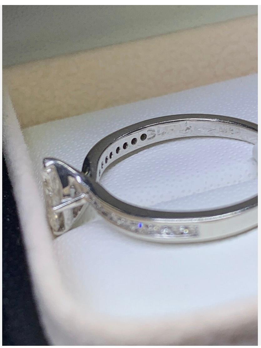 0,65 ct Diamante marquesa grueso anillo de compromiso solitario 18 ct oro blanco en venta 1