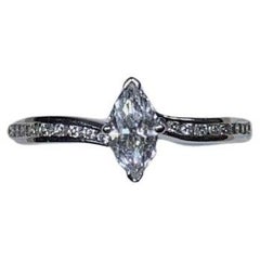 0,65 ct Diamante marquesa grueso anillo de compromiso solitario 18 ct oro blanco