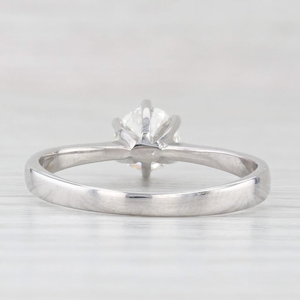 Informazioni sulla gemma:
- Diamante Nature -
Carati - 0,65ct
Taglio - Brillante rotondo
Colore - J - K.
Chiarezza - VS2

Metallo: oro bianco 14k
Peso: 2.7 grammi 
Timbri: 14k
Altezza della faccia: 7 mm 
Altezza sopra il dito: 7.8 mm
Larghezza