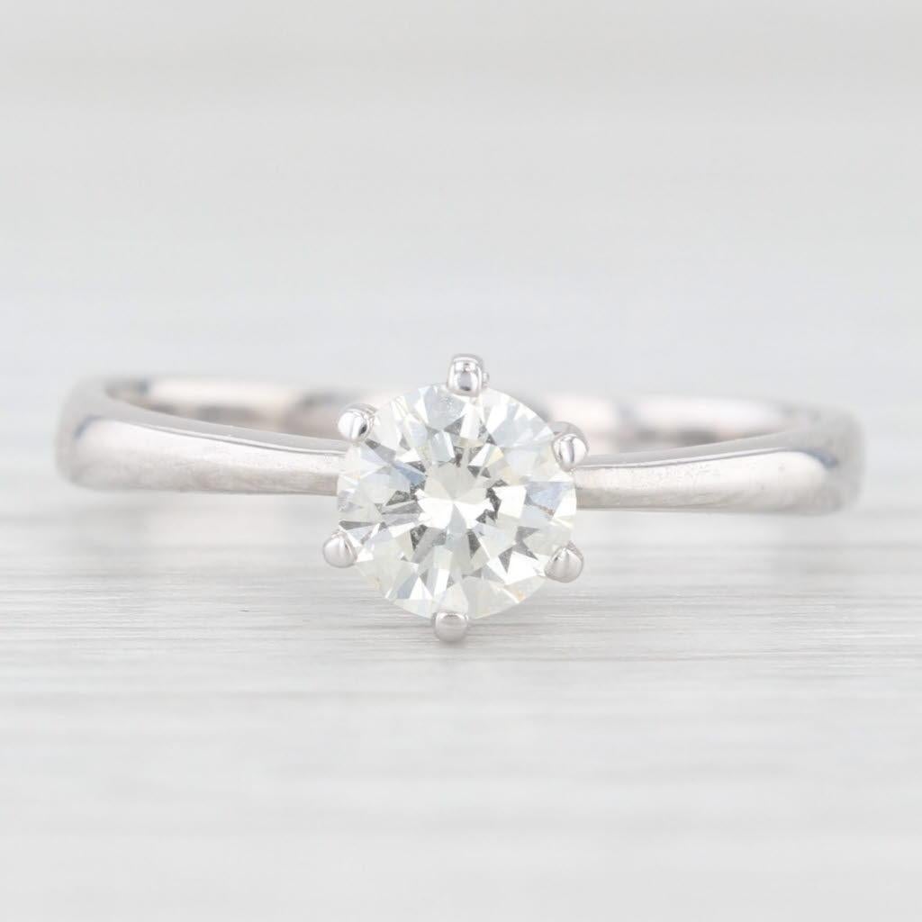 Taglio rotondo Anello di fidanzamento solitario con diamante rotondo da 0,65 carati in oro bianco 14k, misura 8,25 in vendita