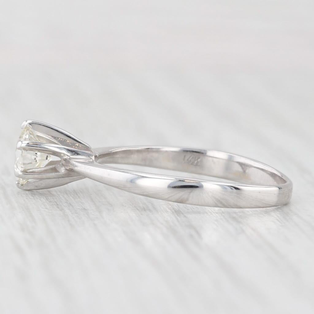 Anello di fidanzamento solitario con diamante rotondo da 0,65 carati in oro bianco 14k, misura 8,25 In condizioni buone in vendita a McLeansville, NC