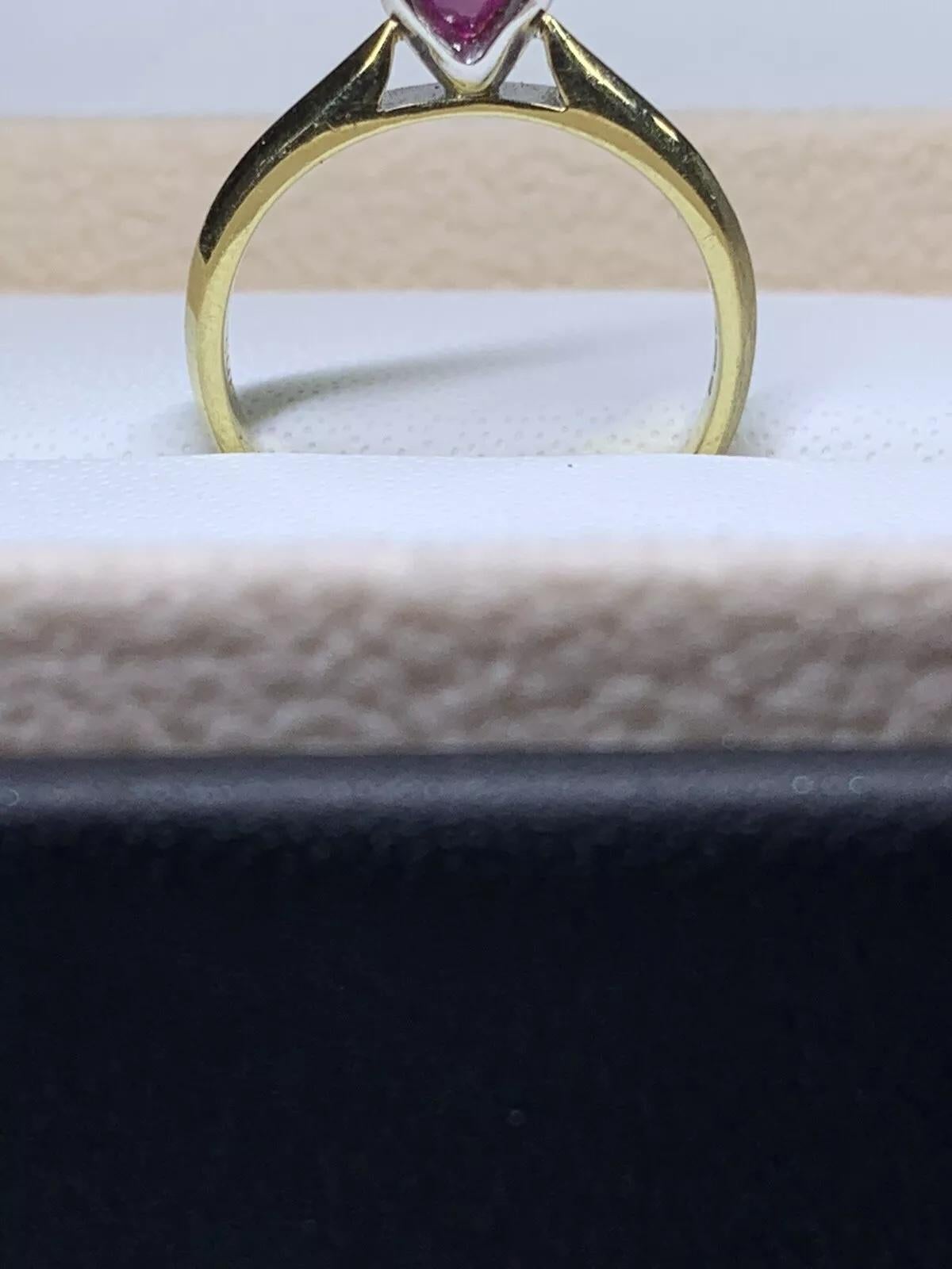 0,65 ct Rubí Burma Anillo de compromiso solitario Oro amarillo 18 ct Corte oval en venta