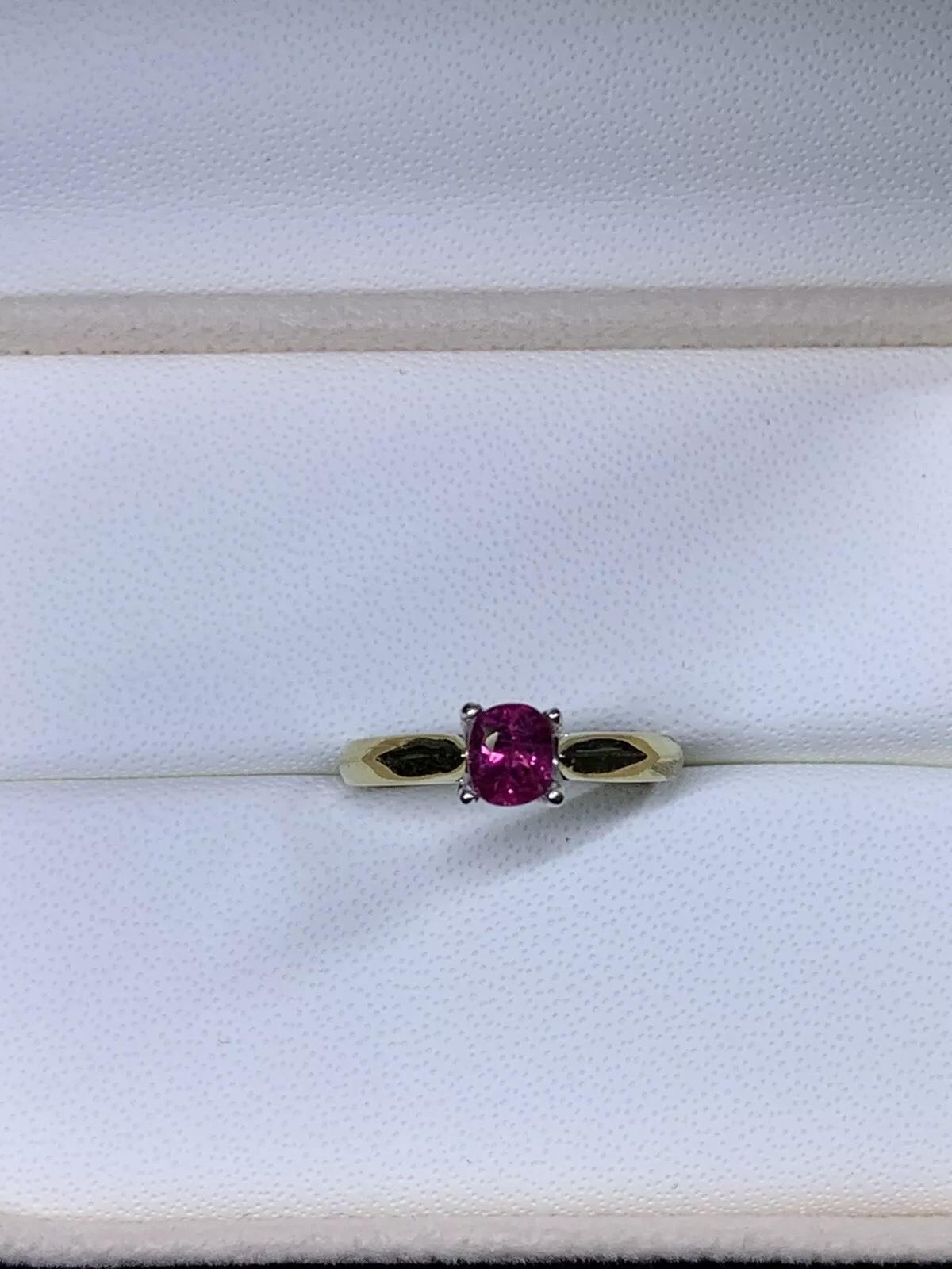 0,65 ct Rubí Burma Anillo de compromiso solitario Oro amarillo 18 ct en Nuevo estado para la venta en London, GB
