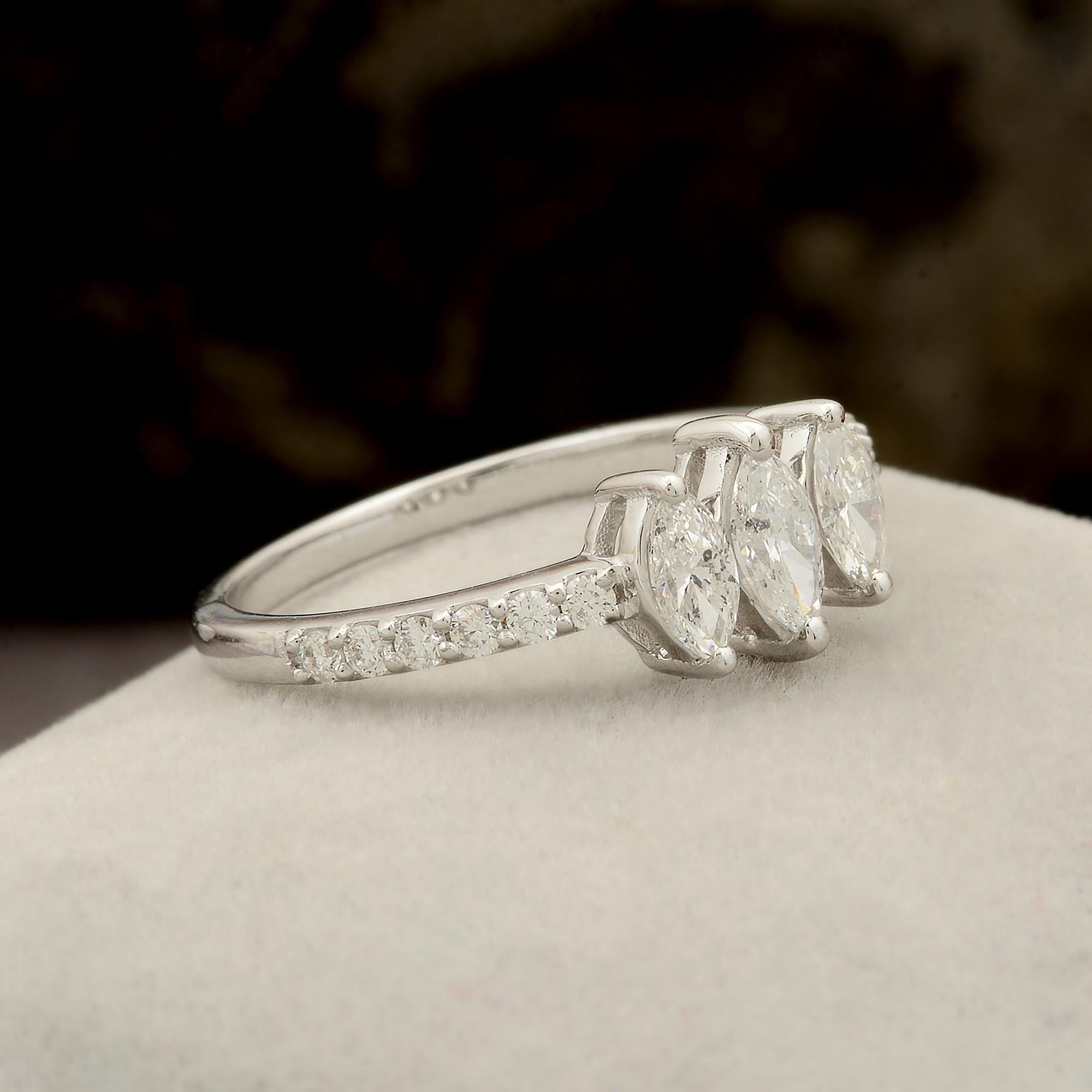 in vendita:  0,65Ct SI Clarity HI Color Marquise Diamond Three Stone Ring Oro bianco 14k 5