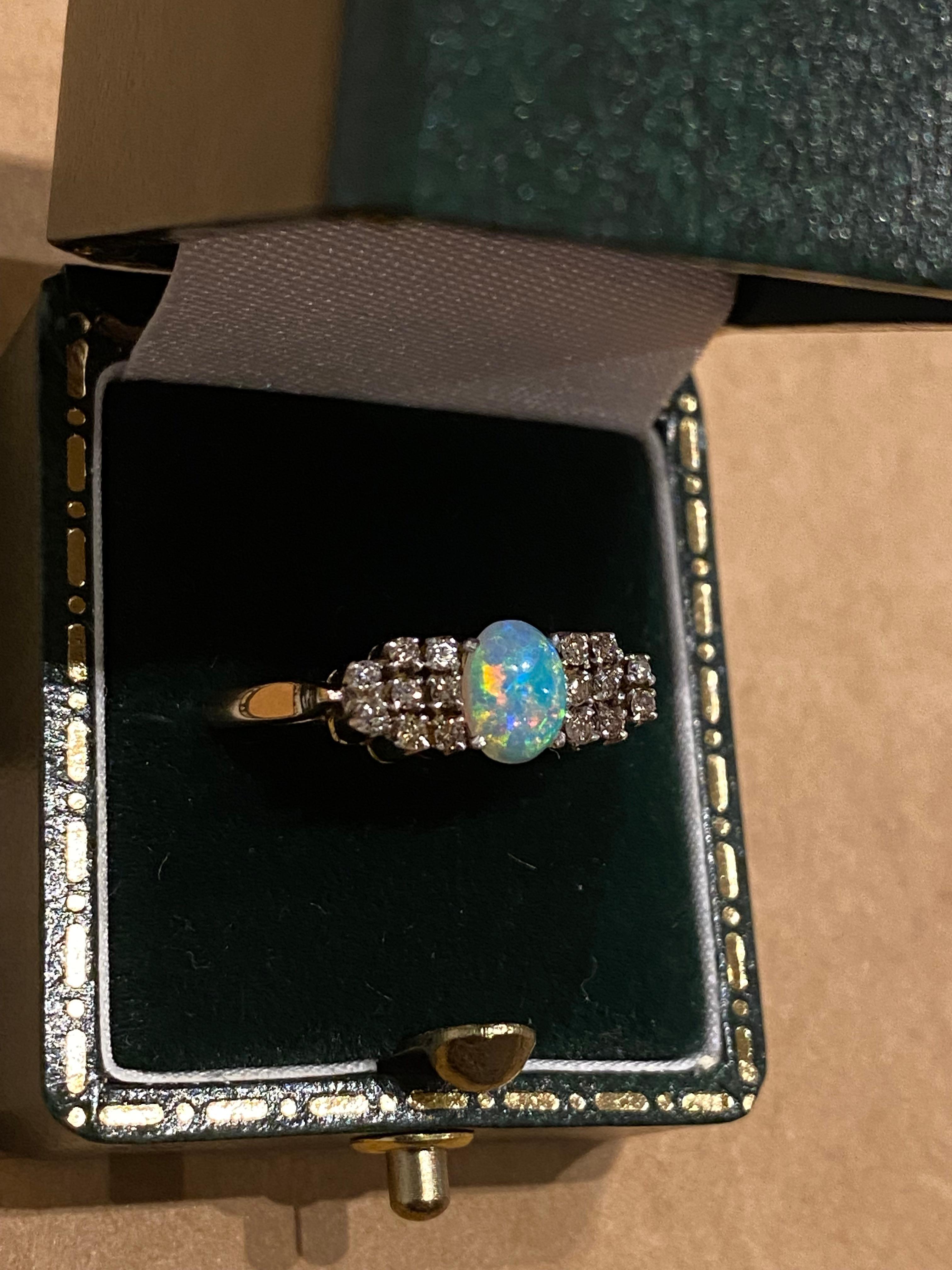 0.65ct Solid Australian Crystal Opal & 0.50ct Round Diamond Ring in 9K Gold. In Excellent Condition For Sale In MELBOURNE, AU