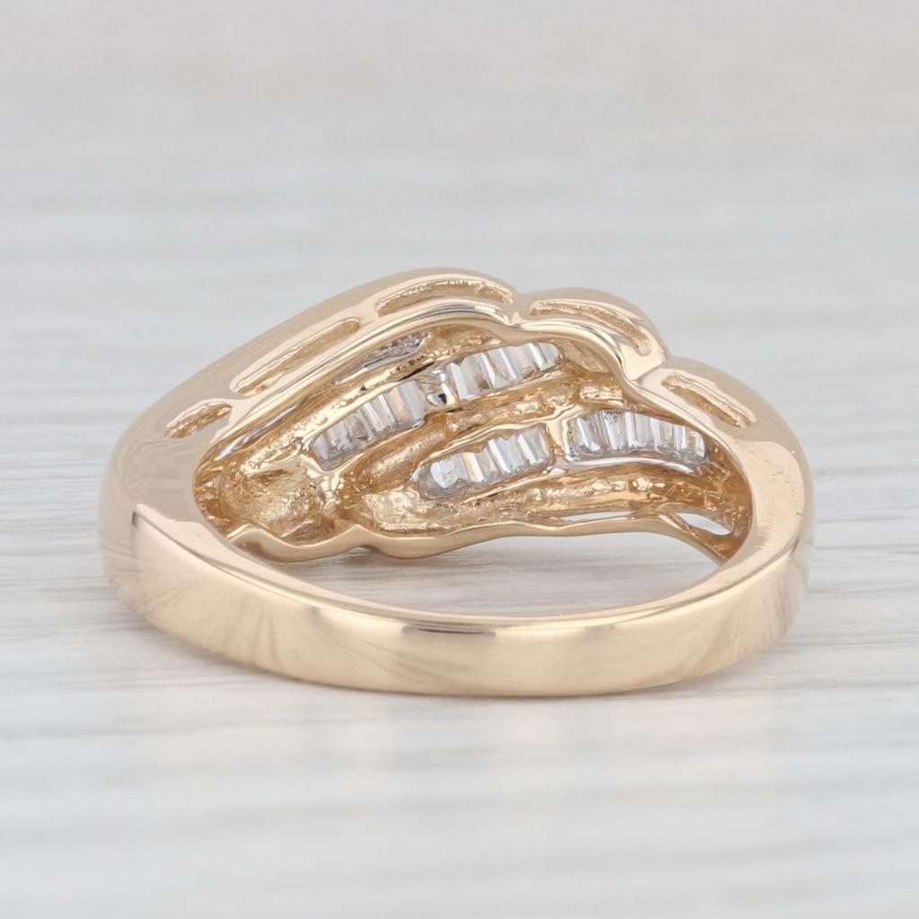 Anello bypass con baguette da 0,65 carati in oro giallo 14k, misura 7,25 in vendita 1