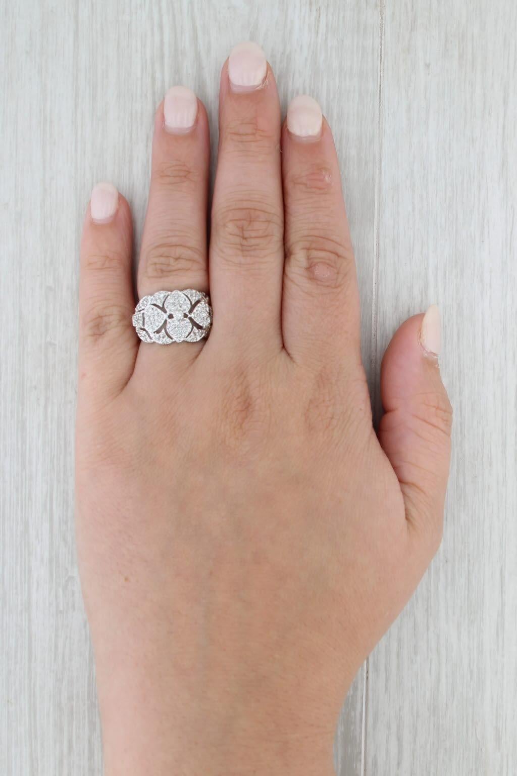 0.65ctw Anillo Corazones Racimo de Diamantes Oro Blanco 14k Talla 6 Cocktail en venta 3