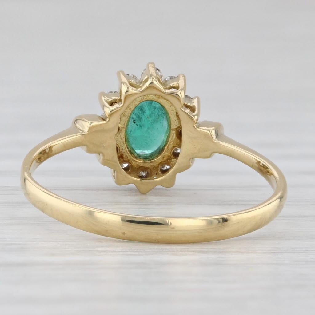 0.65ctw Anillo Halo Diamante Esmeralda Oro Amarillo 18k Tamaño 7.25 Compromiso en Bueno estado para la venta en McLeansville, NC