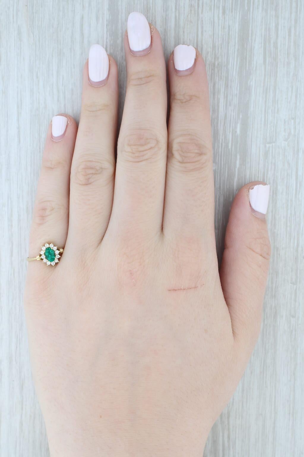 0.65ctw Anillo Halo Diamante Esmeralda Oro Amarillo 18k Tamaño 7.25 Compromiso en venta 4