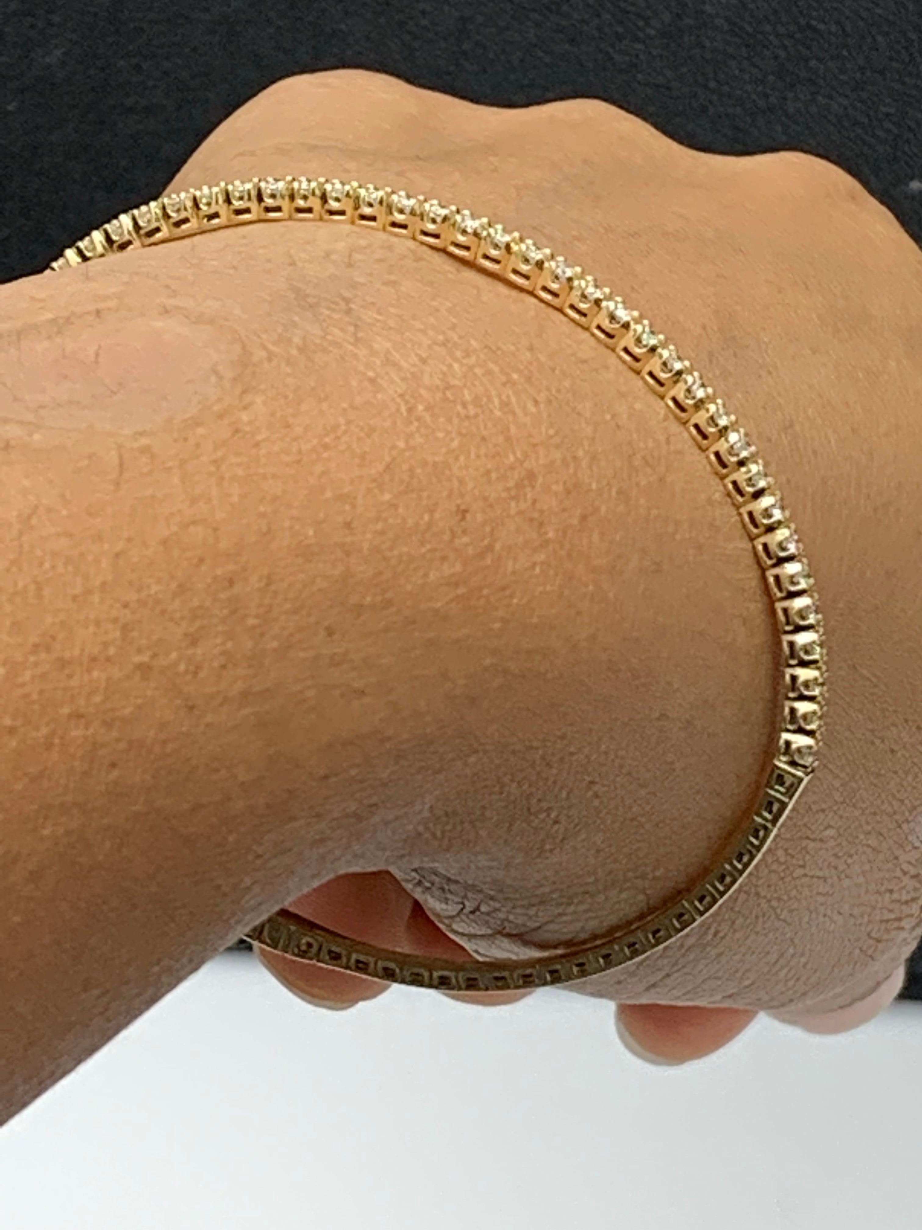 0.66 Carat Brilliant Round Cut Diamond Yellow Gold Bangle Bracelet in 14K For Sale 4