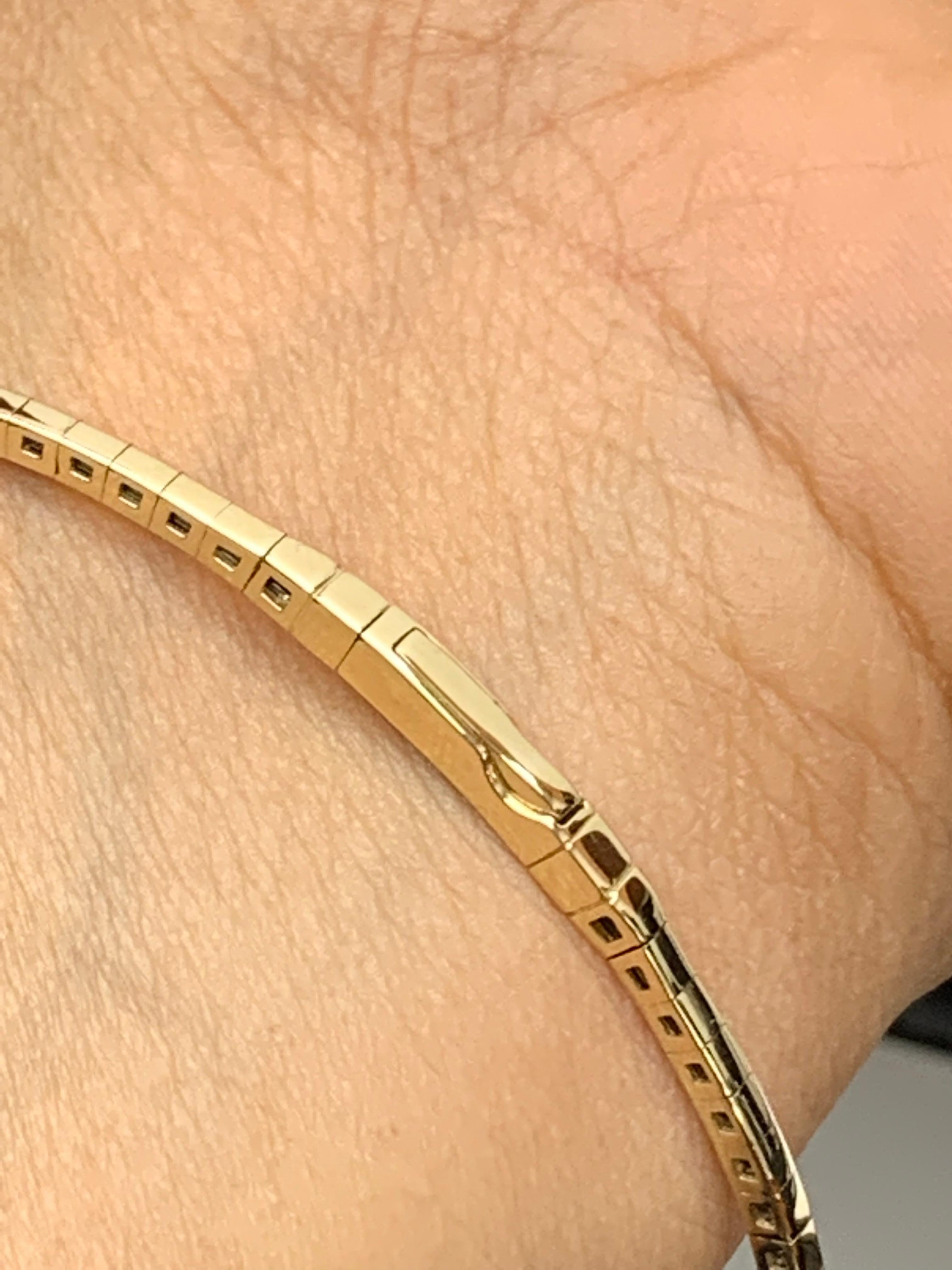 Bracelet jonc en or jaune 14 carats avec diamants taille ronde brillants de 0,66 carat en vente 10