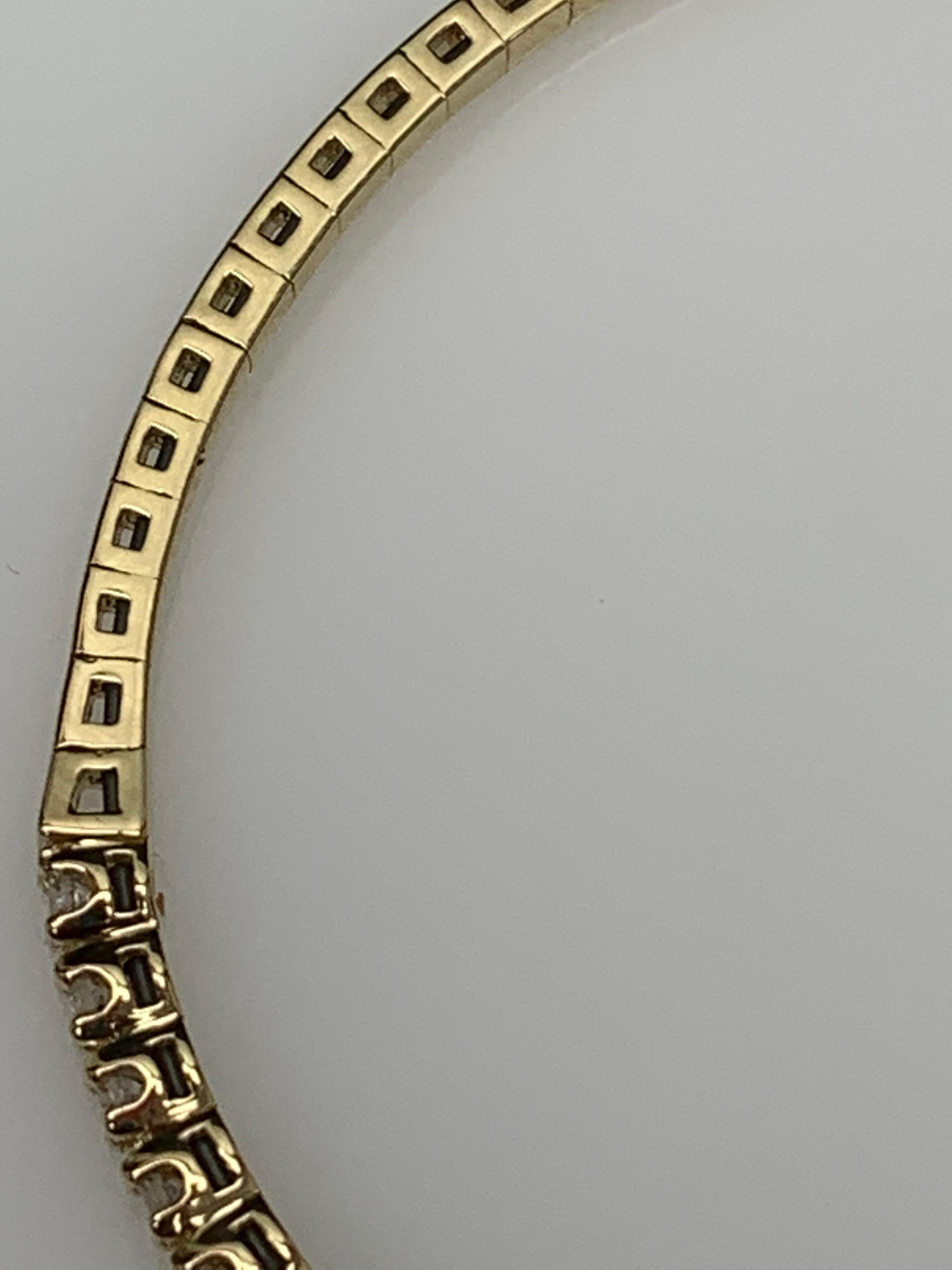 0.66 Carat Brilliant Round Cut Diamond Yellow Gold Bangle Bracelet in 14K For Sale 1