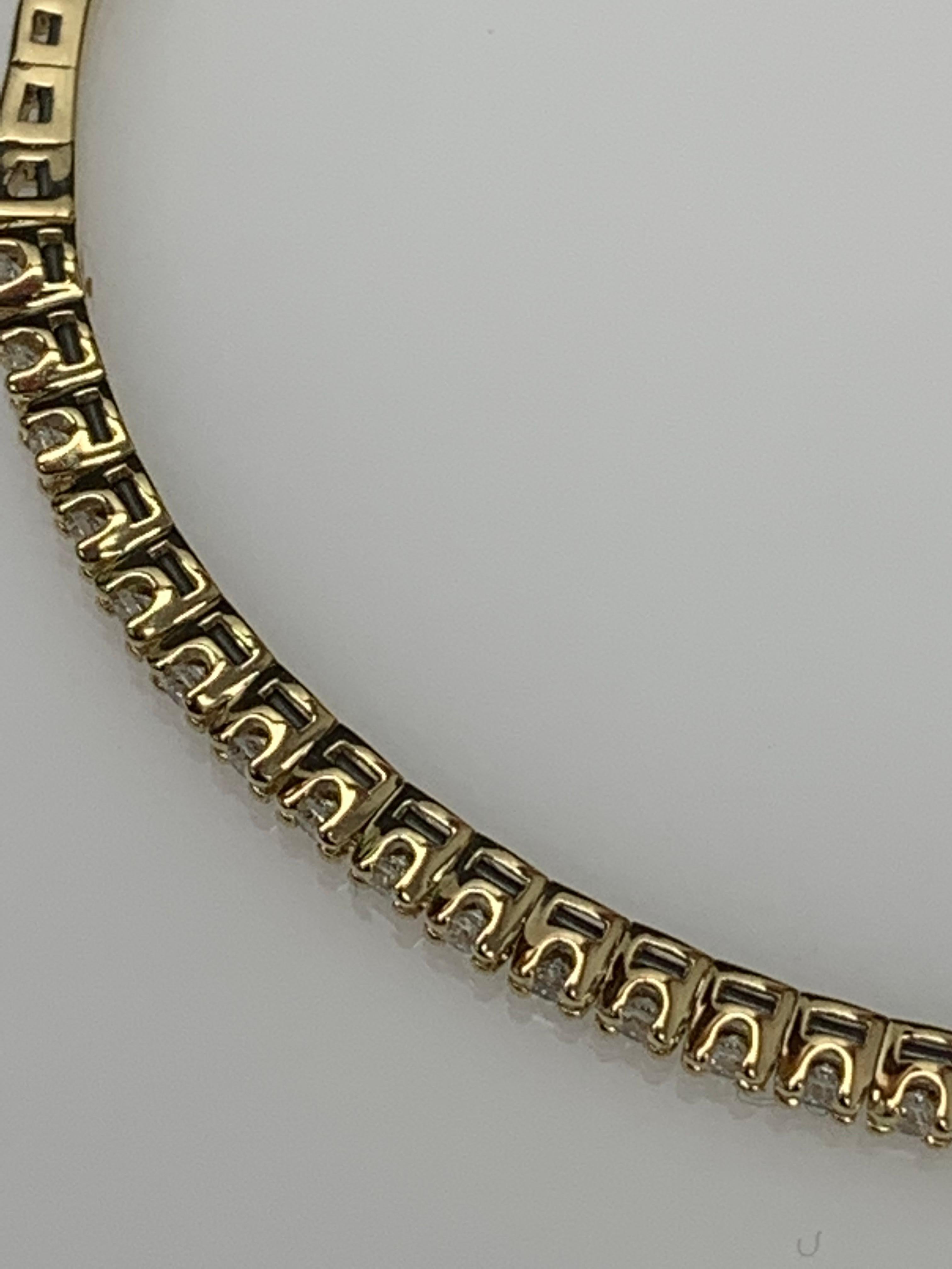 0.66 Carat Brilliant Round Cut Diamond Yellow Gold Bangle Bracelet in 14K For Sale 2