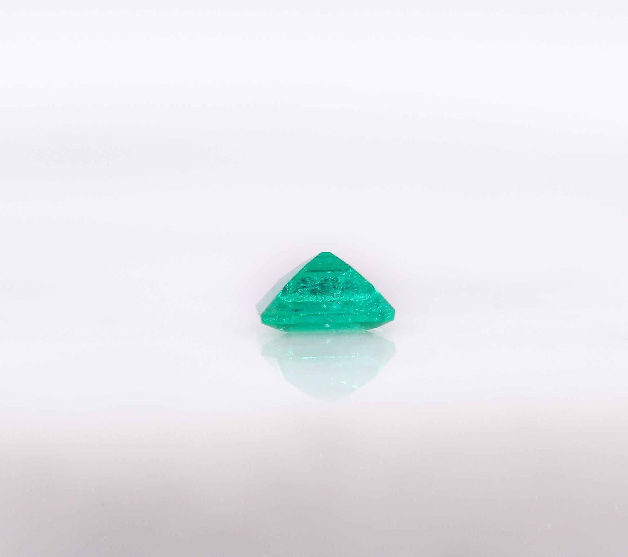 0,66 Karat kolumbianischer Smaragd Loser Edelstein Smaragdschliff 5,70x5,38mm im Angebot 1