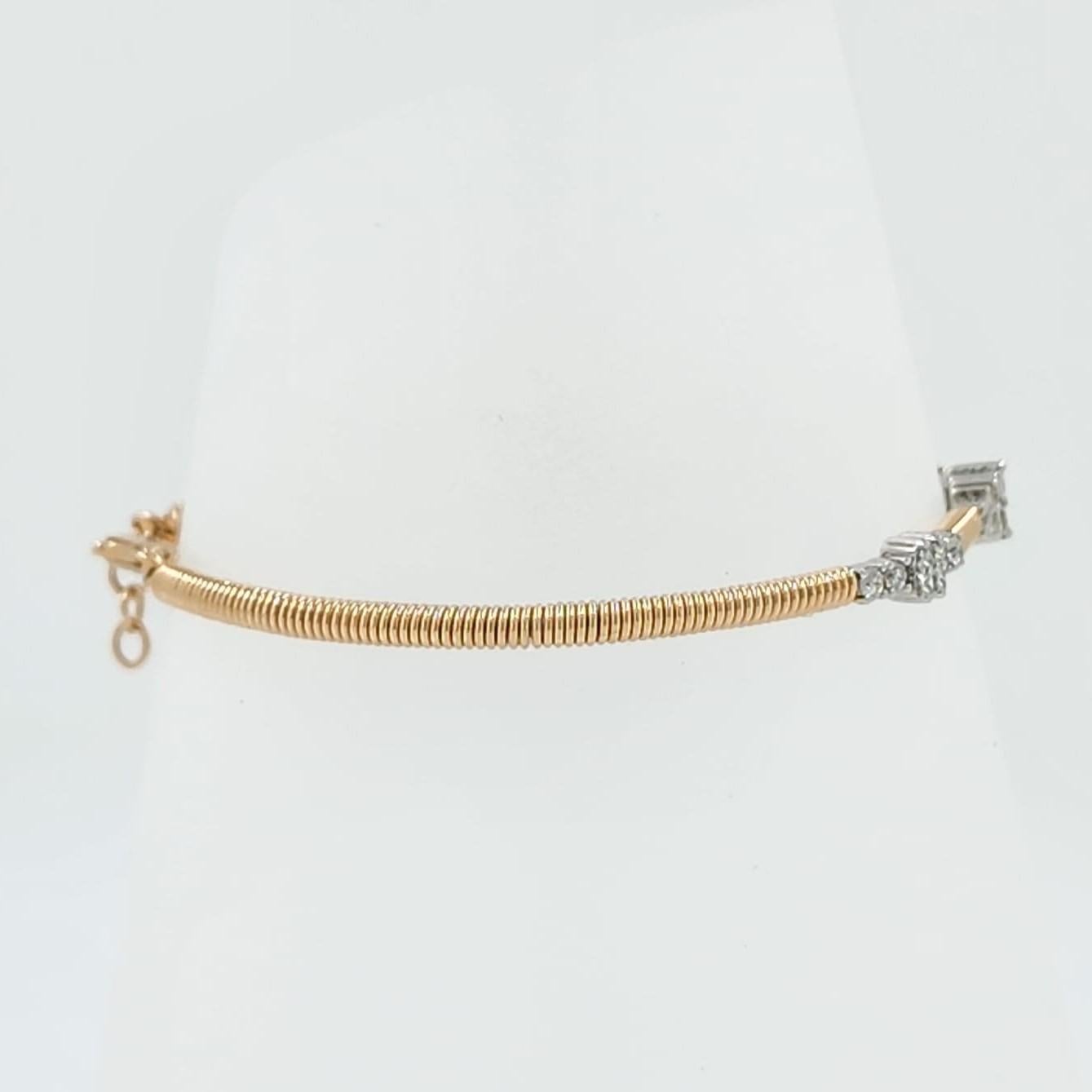 Contemporain Bracelet jonc en or blanc et rose 18 carats avec diamants de 0,66 carat en vente