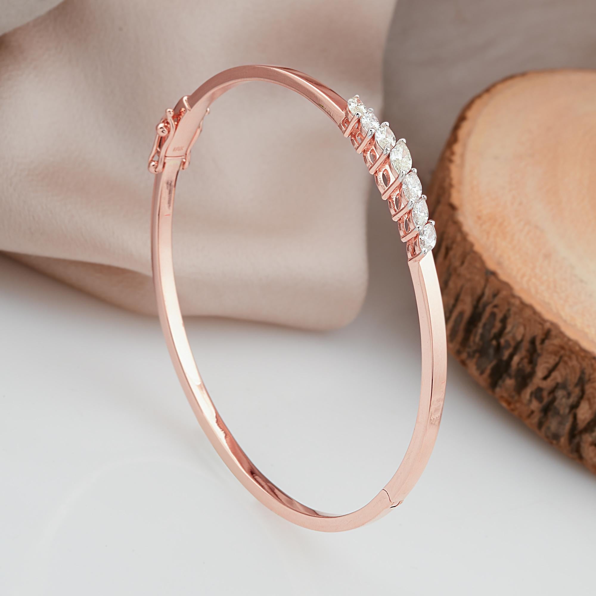 Moderne 0.66 Carat SI Clarity HI Color Marquise Diamond Bangle Bracelet en or 14 carats en vente