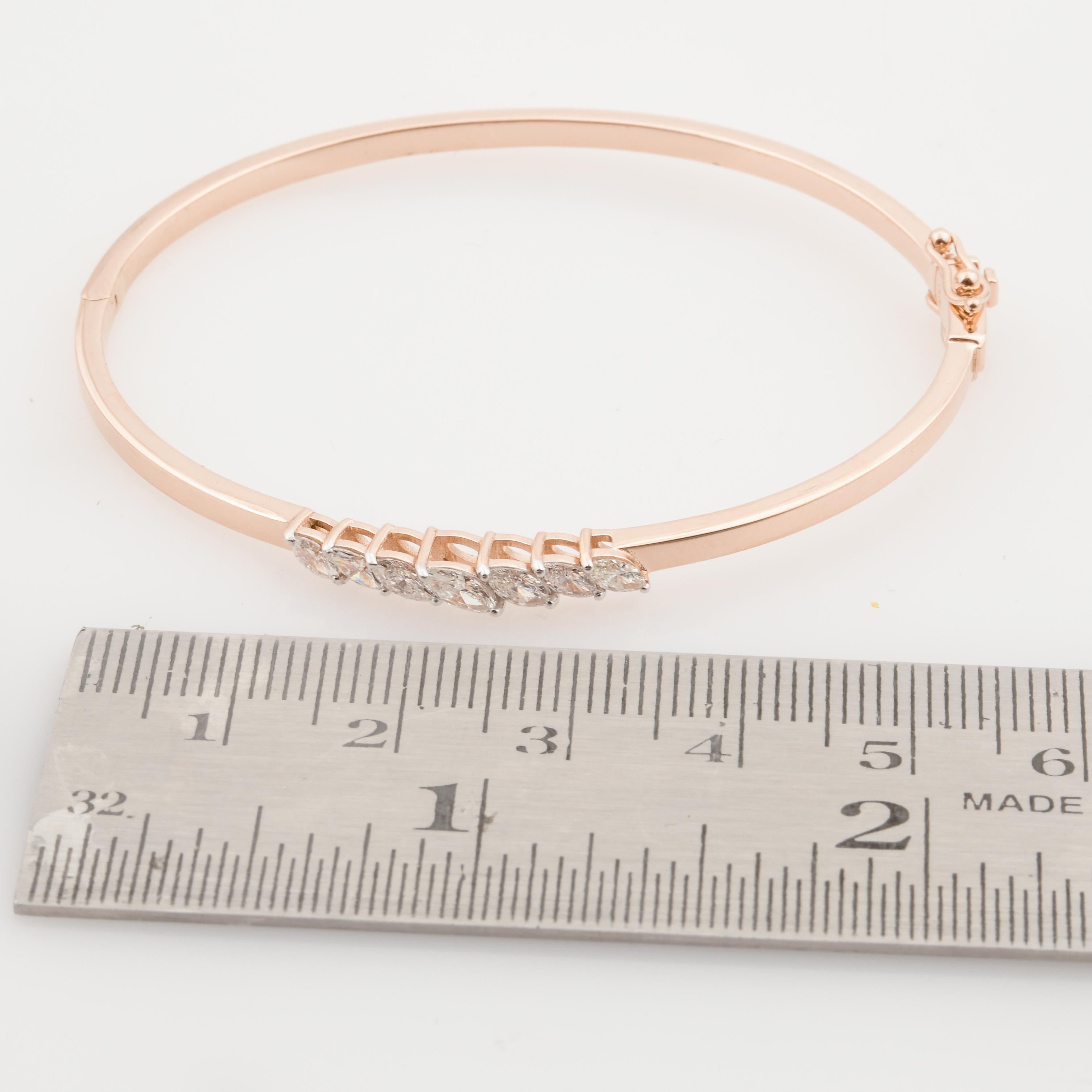 Taille Marquise 0.66 Carat SI Clarity HI Color Marquise Diamond Bangle Bracelet en or 14 carats en vente