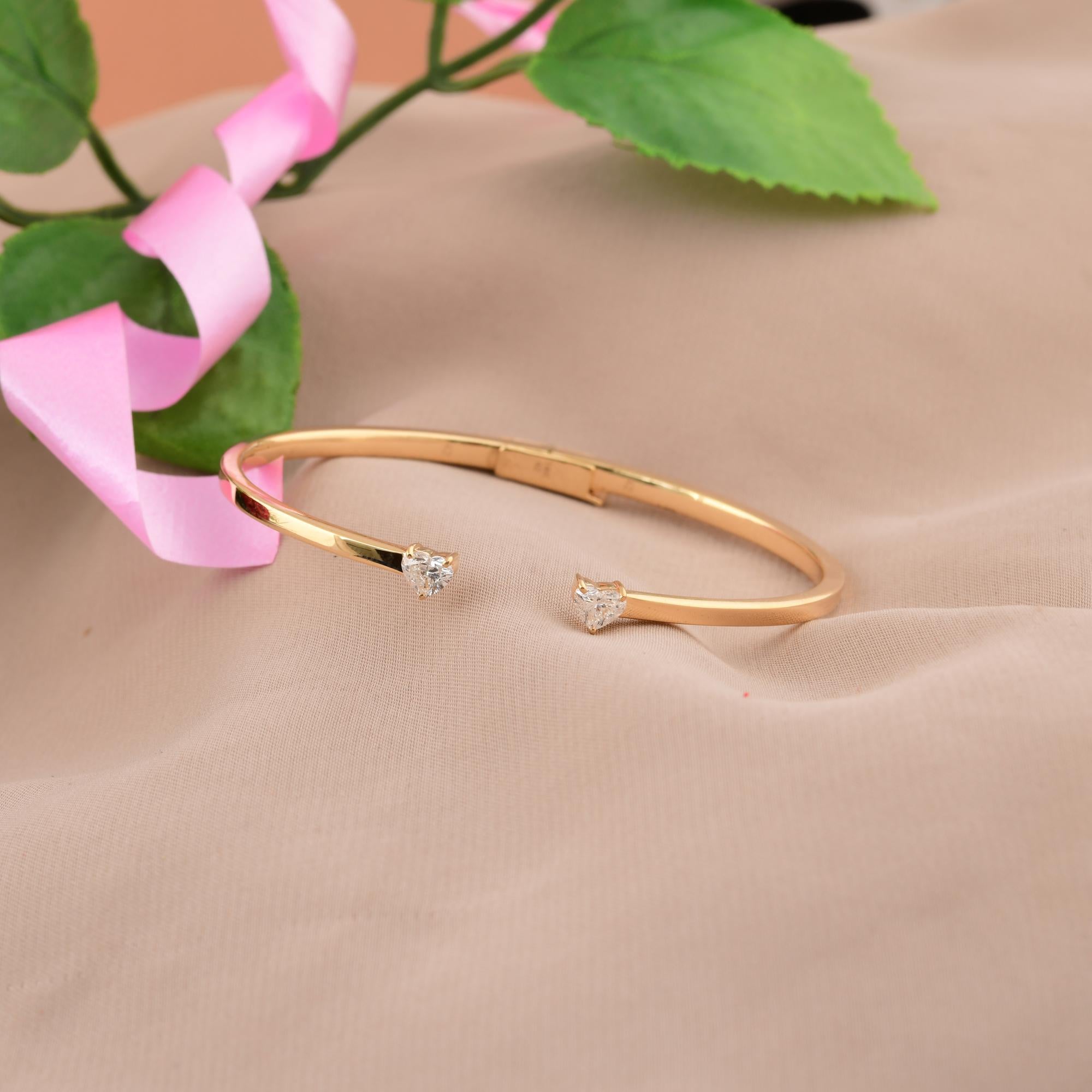 0.66 Carat SI/H Heart Brilliant Cut Diamond Cuff Bangle Bracelet en or jaune 14k en vente 1