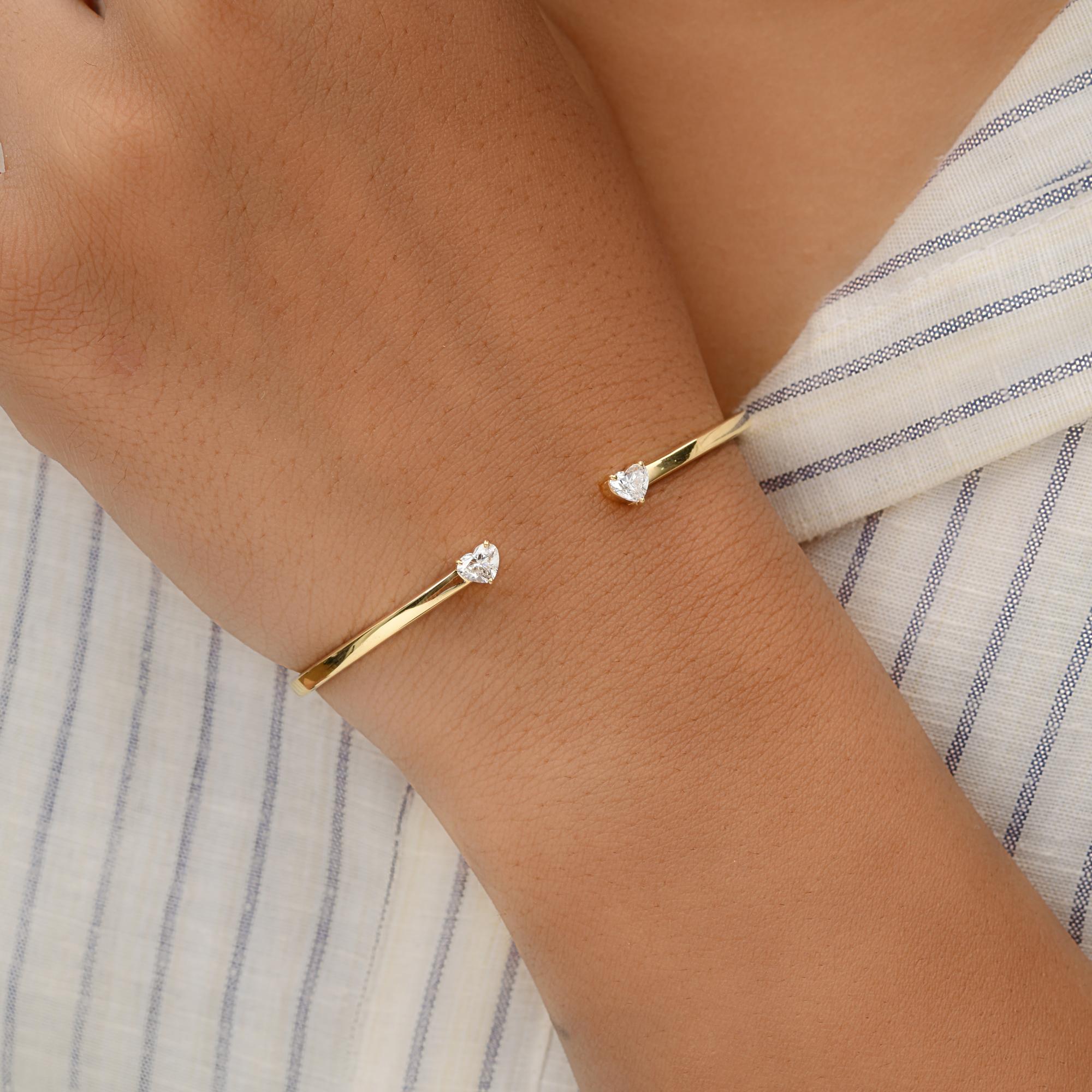 0.66 Carat SI/H Heart Brilliant Cut Diamond Cuff Bangle Bracelet en or jaune 14k en vente 2