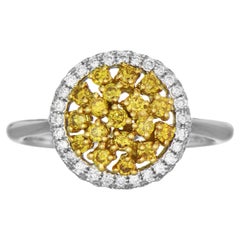 Bague grappe de diamants jaunes et blancs de 0.66 carat