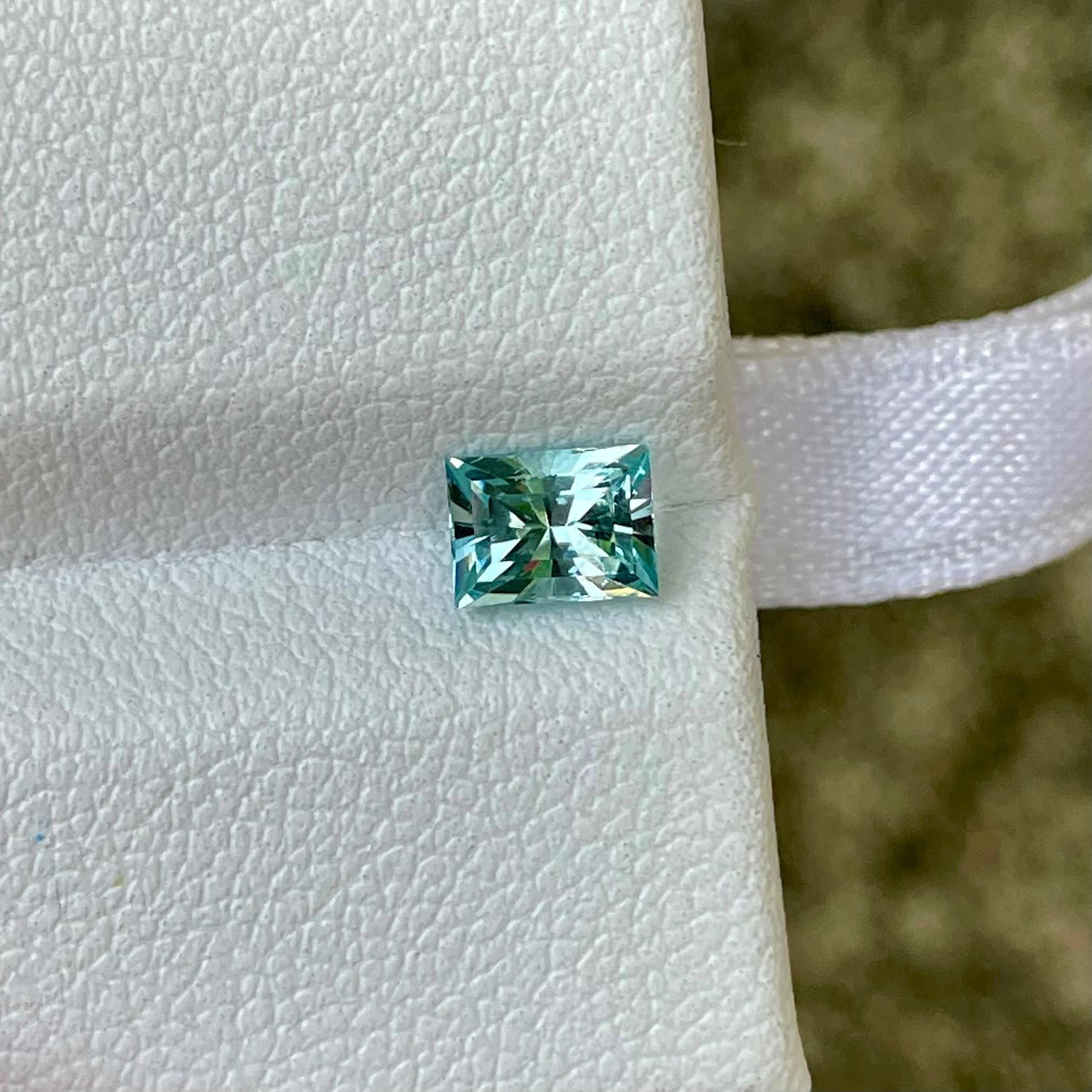 0.66 Karat Aquamarin Stone Custom Präzisionsschliff Natürlicher afrikanischer Edelstein im Zustand „Neu“ im Angebot in Bangkok, TH