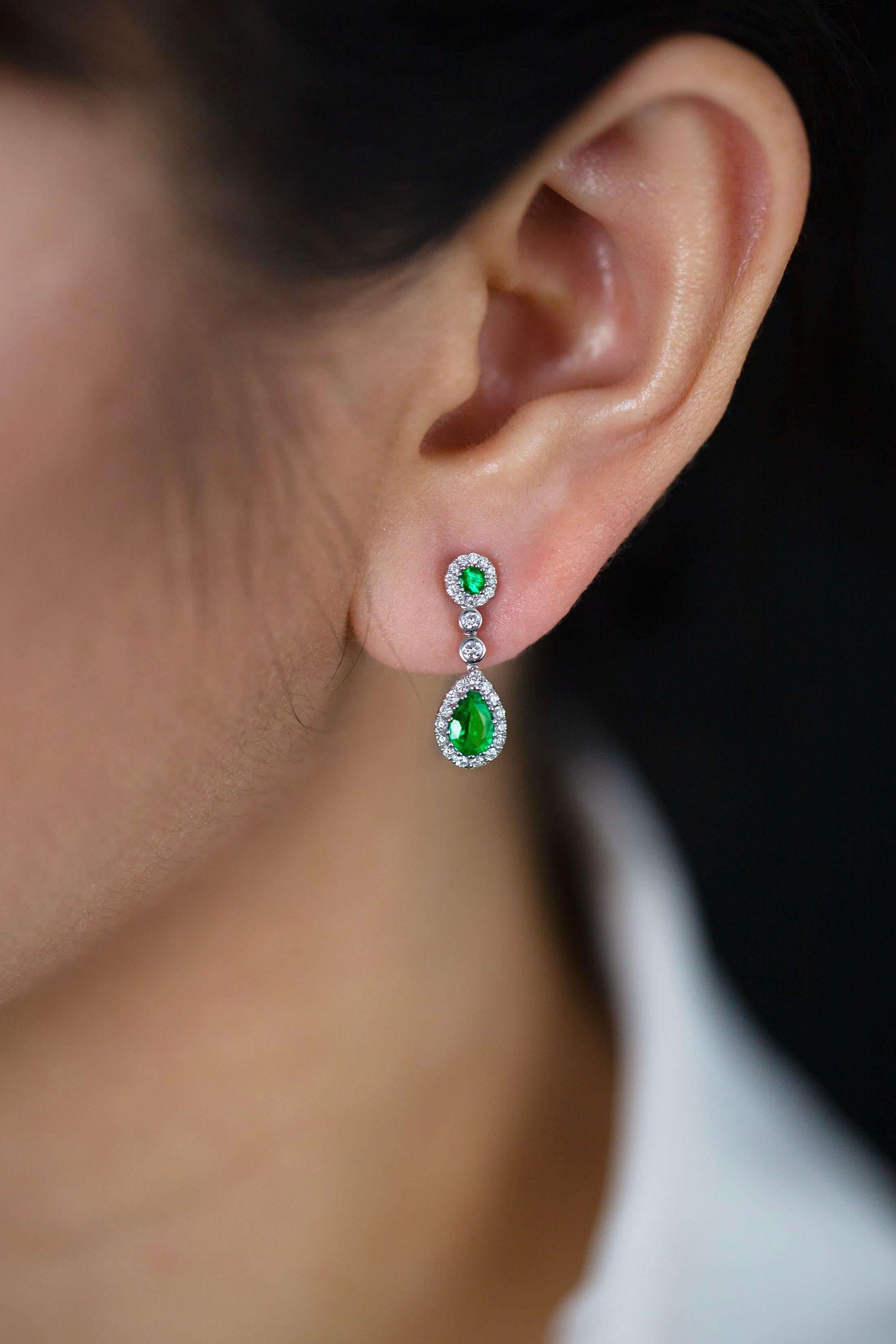 0,66 Karat Total Mixed Cut Kolumbianischer Grüner Smaragd & Diamant Ohrringe Damen im Angebot