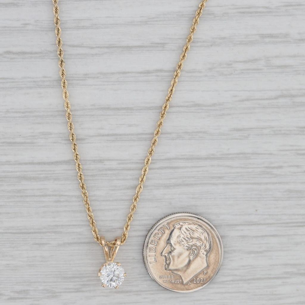 Collana con ciondolo solitario di diamanti rotondi da 0,66 carati in oro 14k con catena a corda da 16,75