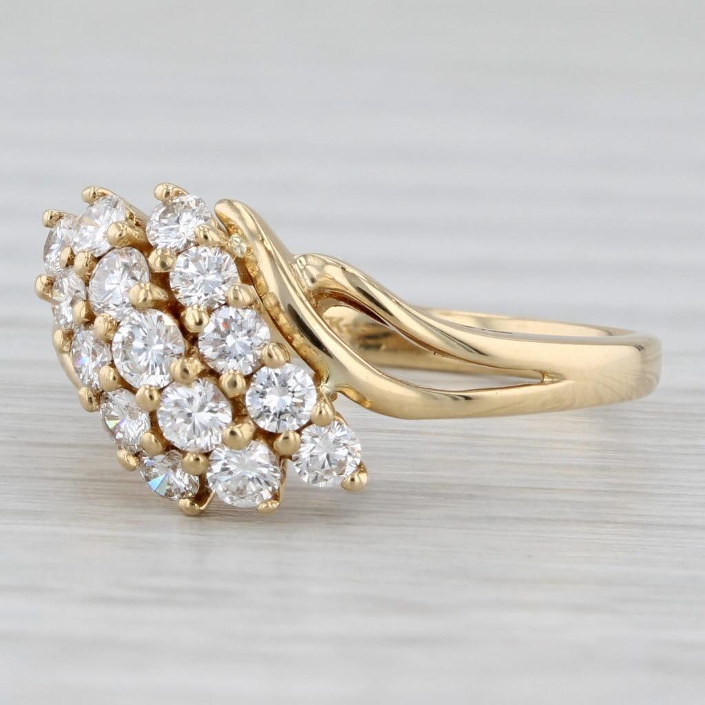 Informazioni sulla gemma:
- Diamanti naturali -
Carati totali - 0,66ctw
Taglio - Brillante rotondo
Colore - F - G
Chiarezza - VS2 - SI1

Metallo: oro giallo 18k
Peso: 4,1 grammi 
Timbri: 18k
Altezza della faccia: 10.6 mm 
Altezza sopra il dito: 7.5
